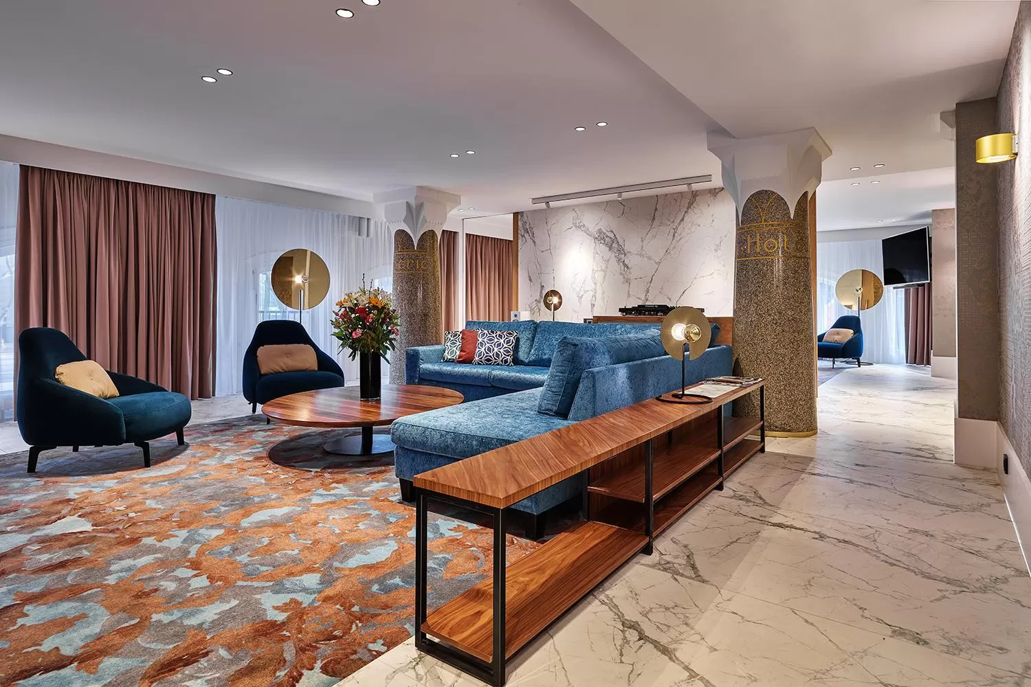 Living room in Clayton Hotel Amsterdam American