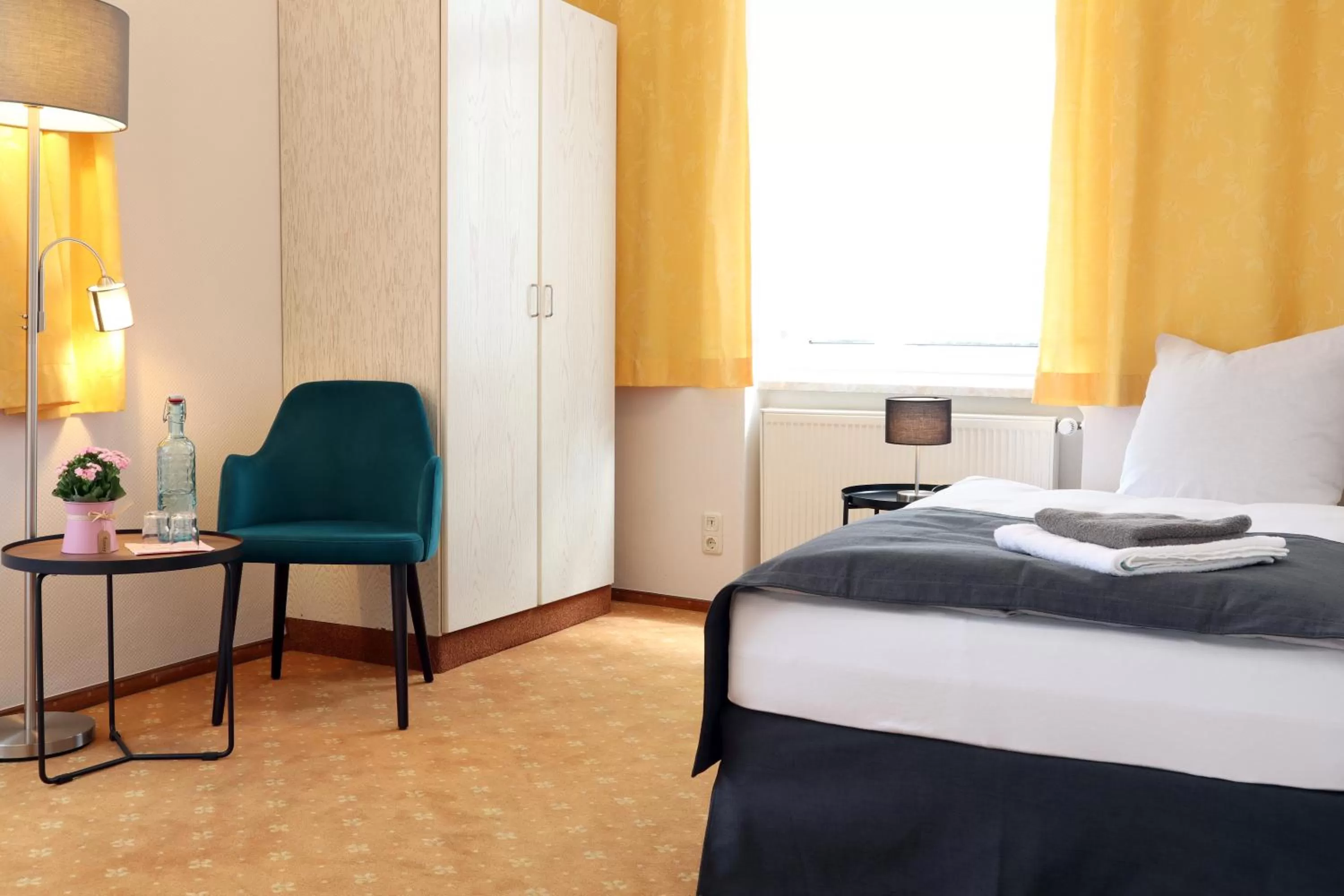 Bed in Hotel Sächsischer Hof