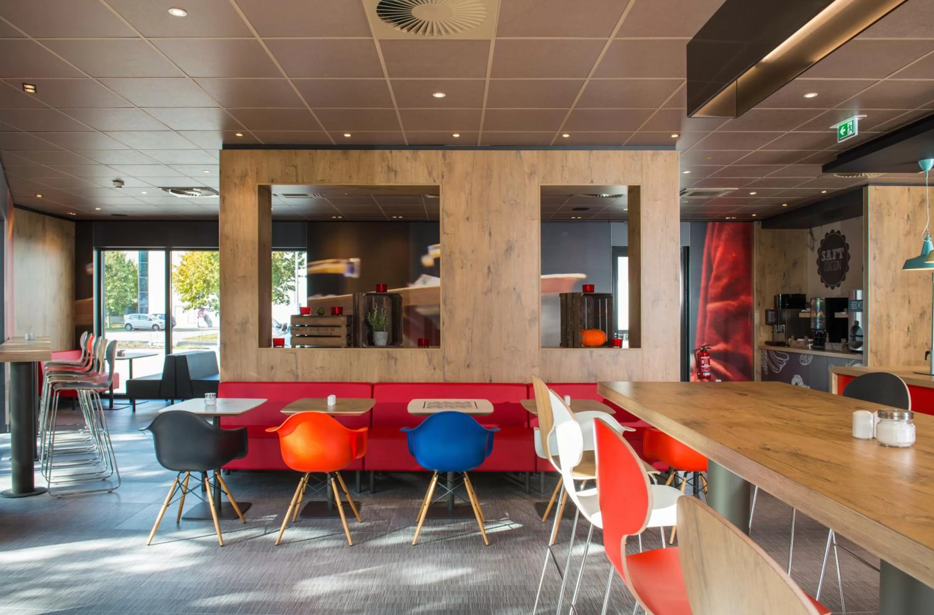 Restaurant/places to eat in Ibis München Airport Süd