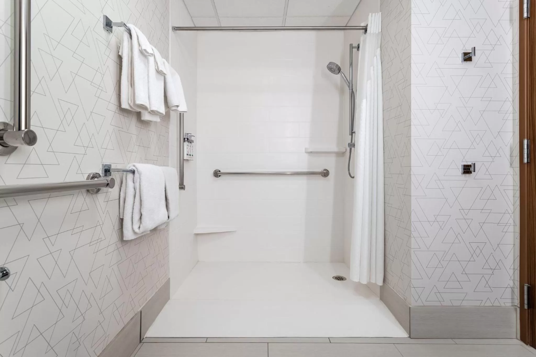 Photo of the whole room in Holiday Inn Express Hotel & Suites-St. Paul by IHG