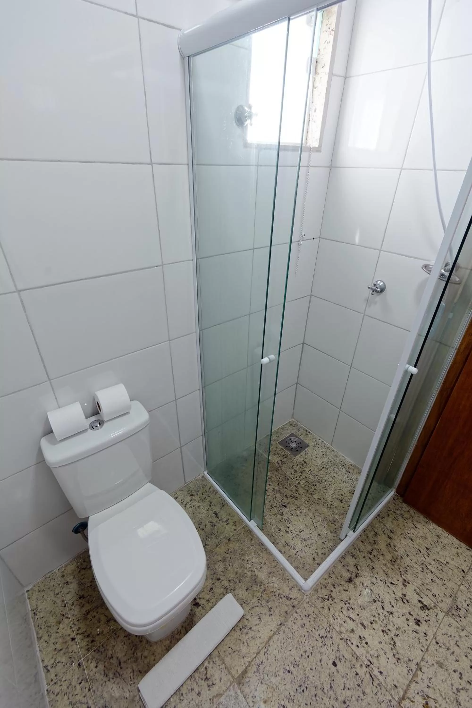 Shower in Fênix Hotel Bom Retiro