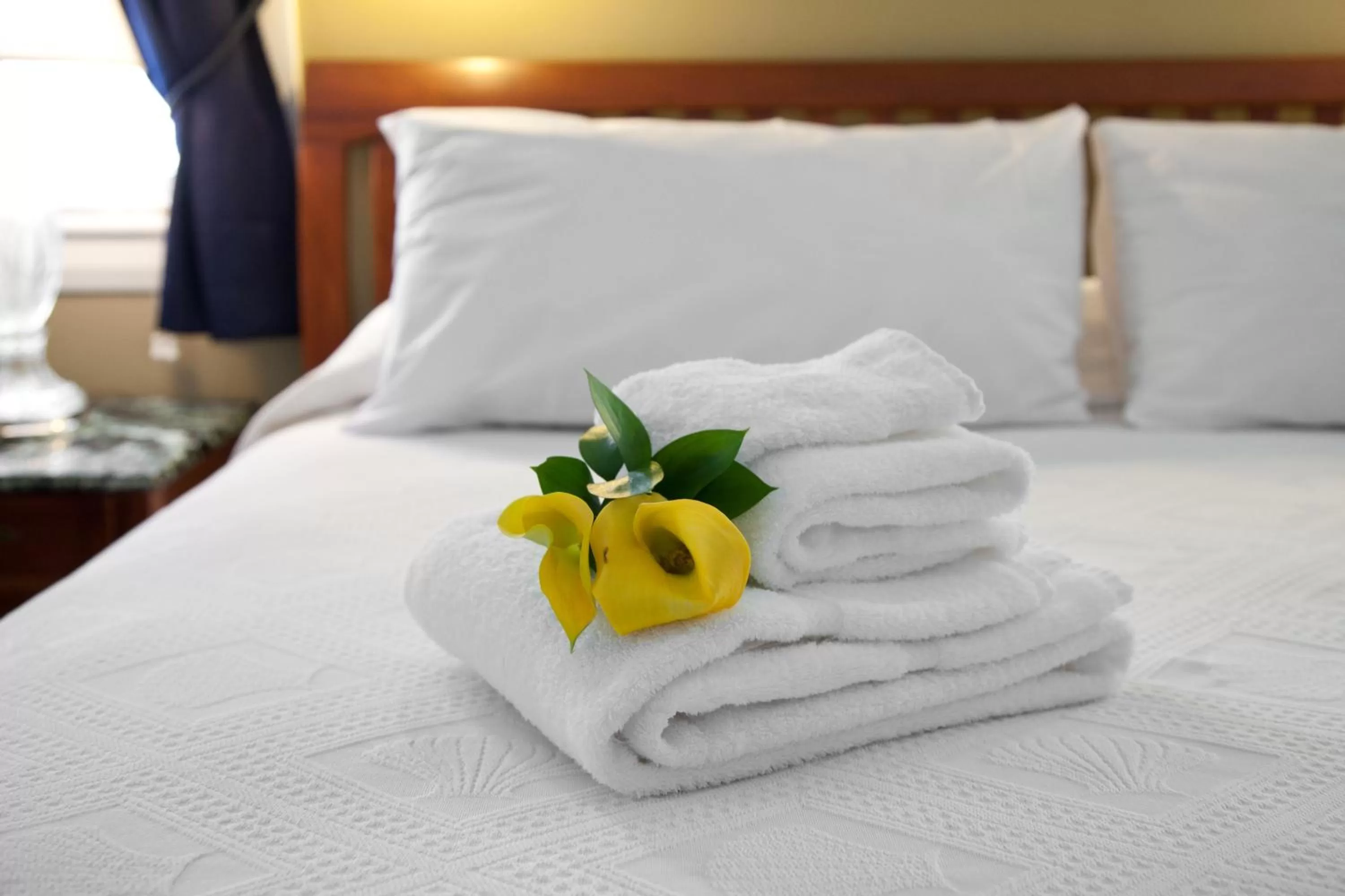 Bed in Concord's Colonial Inn