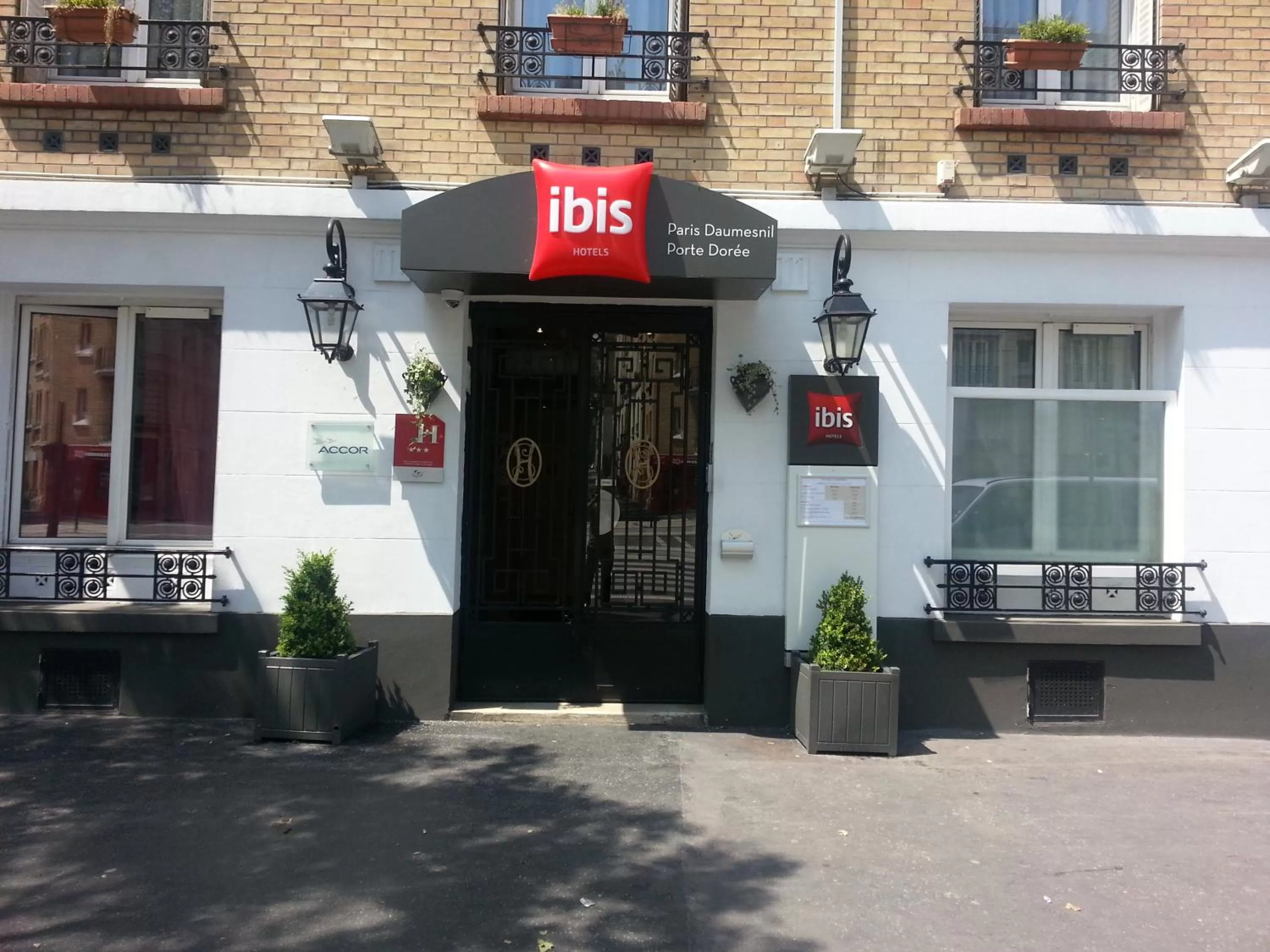 Facade/entrance in ibis Daumesnil Porte Doree