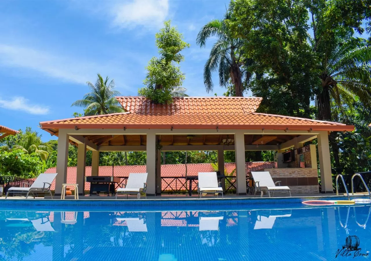 Swimming pool in Auberge Villa Cana