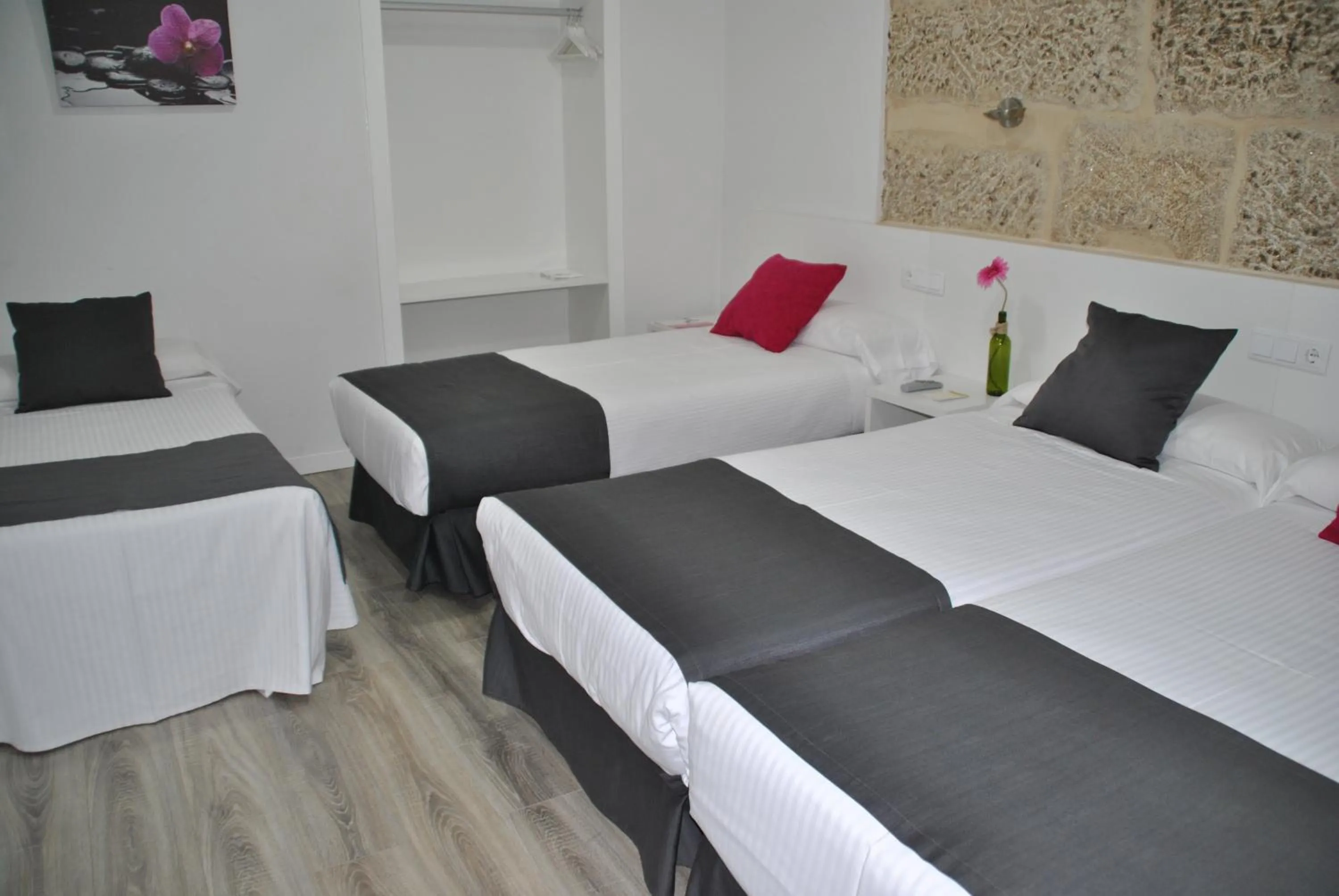 Photo of the whole room, Bed in Hotel Junquera