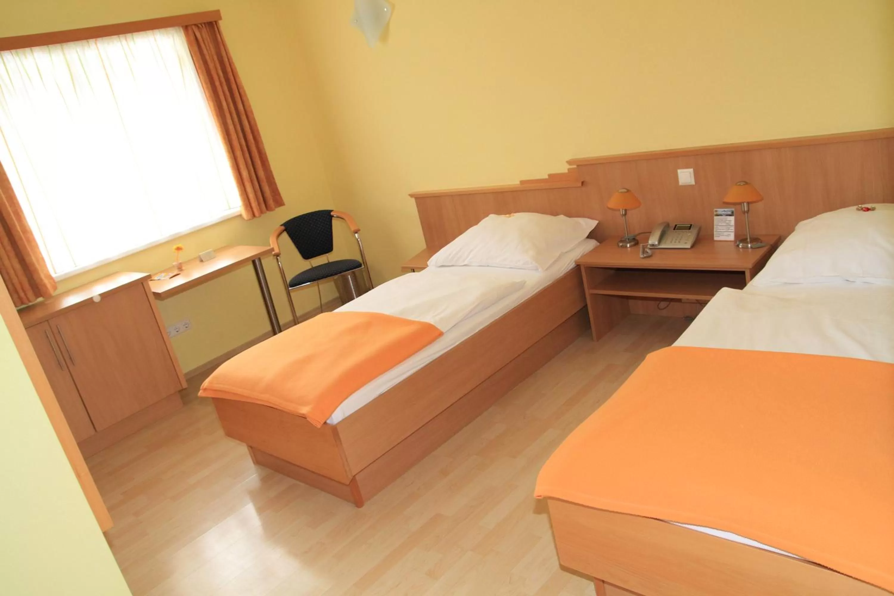 Day, Bed in Hotel Highway - Bed & Breakfast