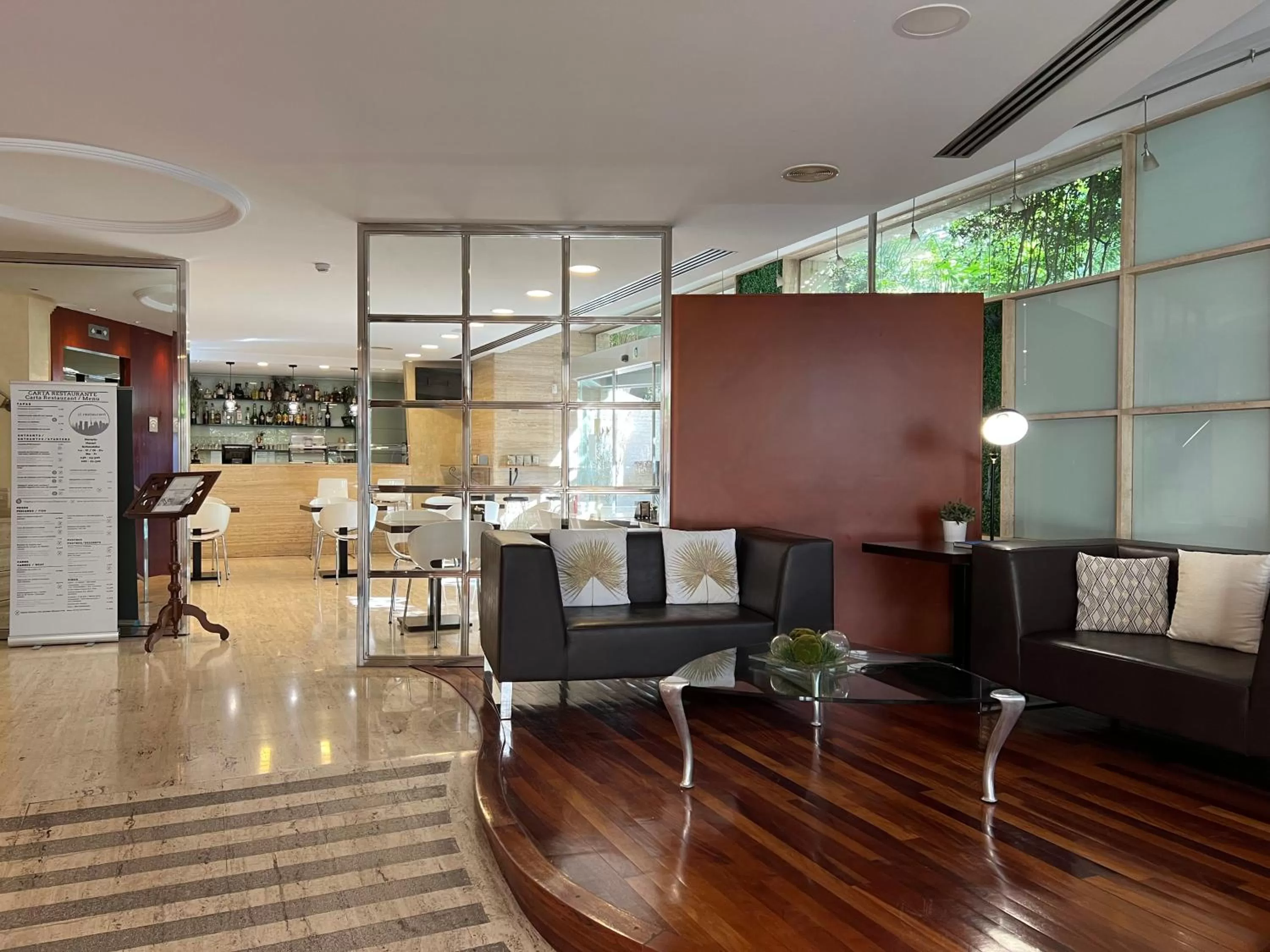 Restaurant/places to eat in Vilana Hotel Boutique