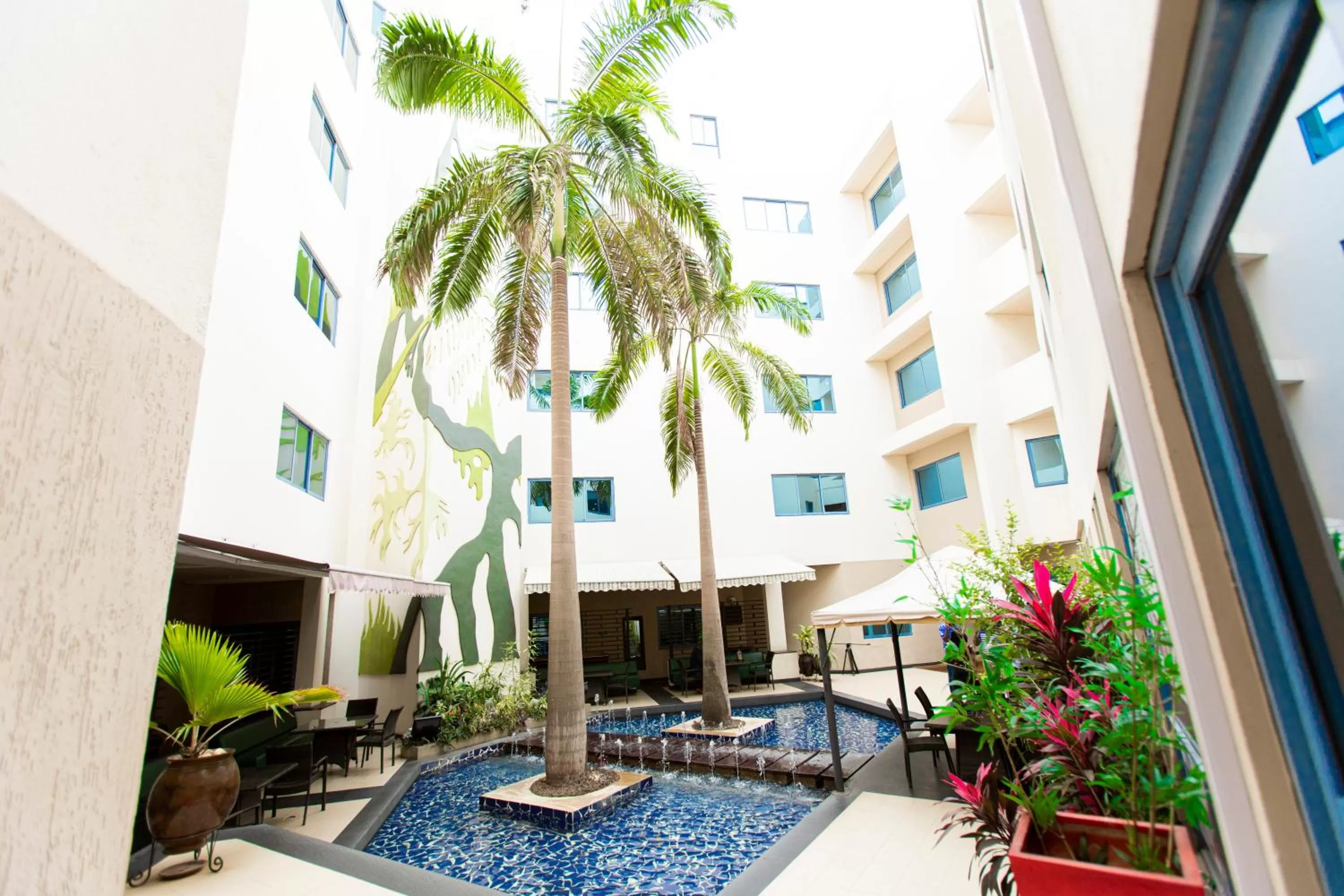 Restaurant/places to eat in Best Western Premier Accra Airport Hotel