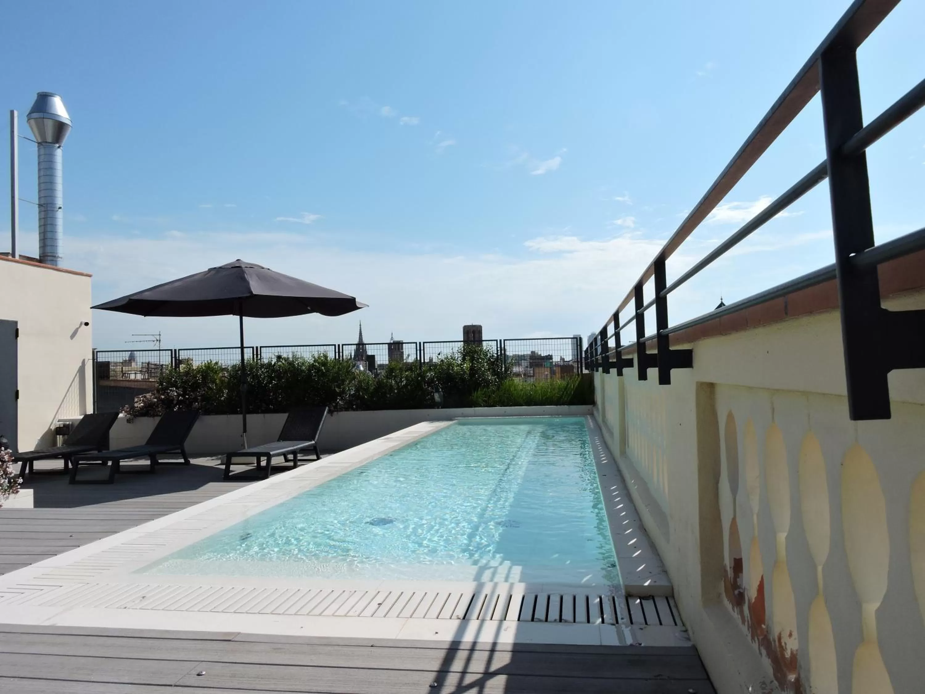 Swimming pool in Hotel Raval House