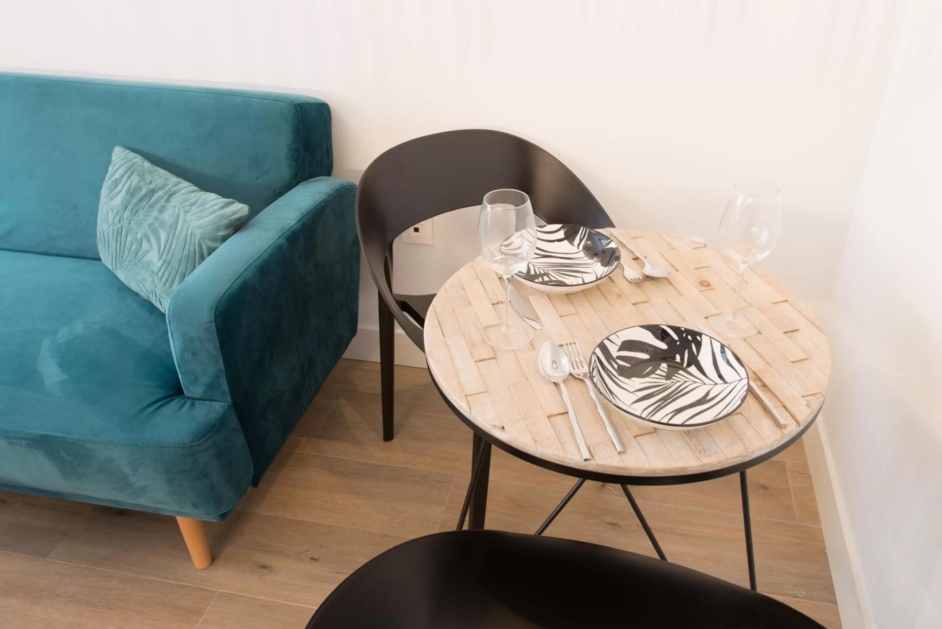 Seating area in Santa Catalina Suites Gijón