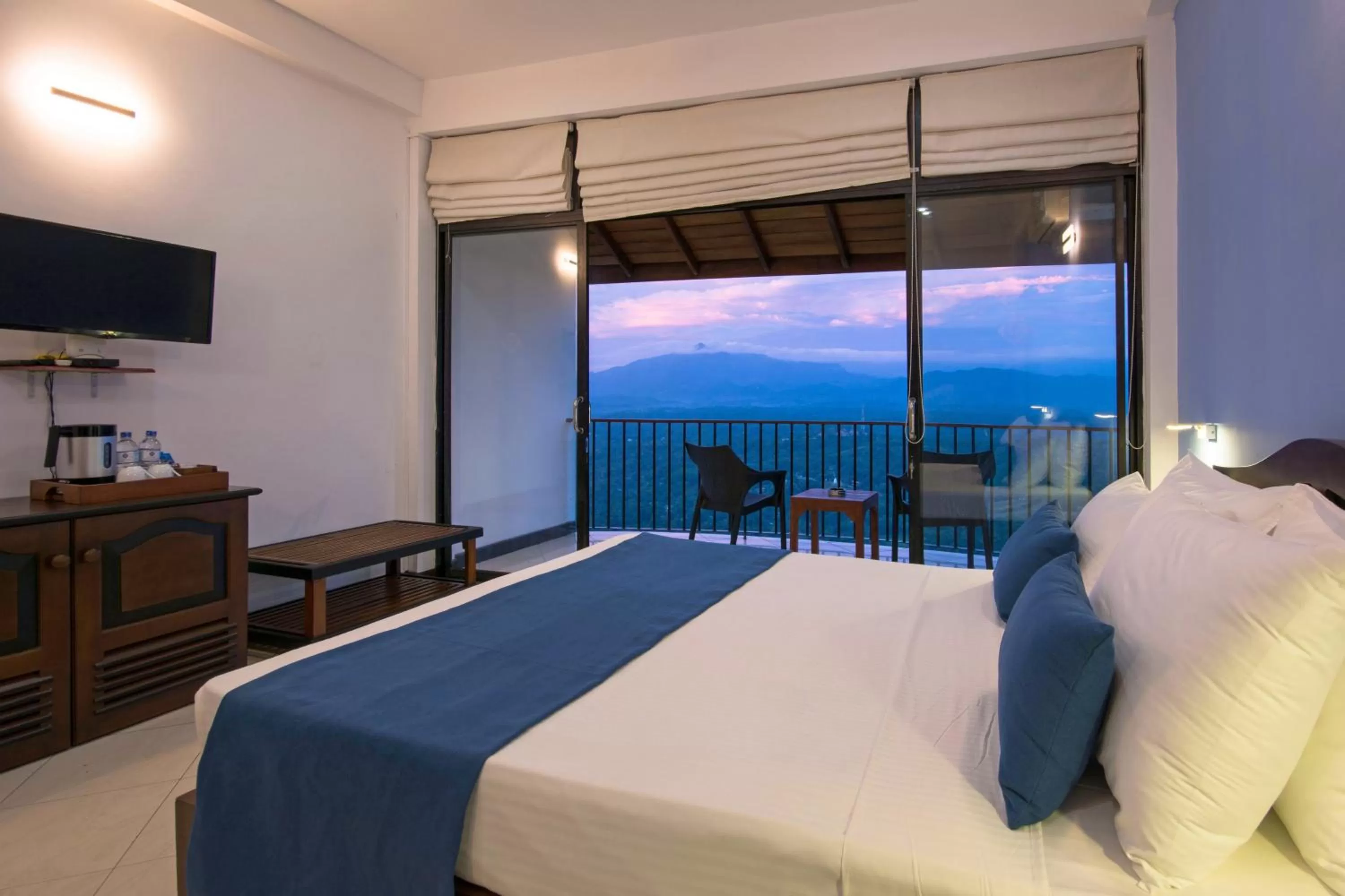 Photo of the whole room, Bed in Ceyloni Panorama Resort