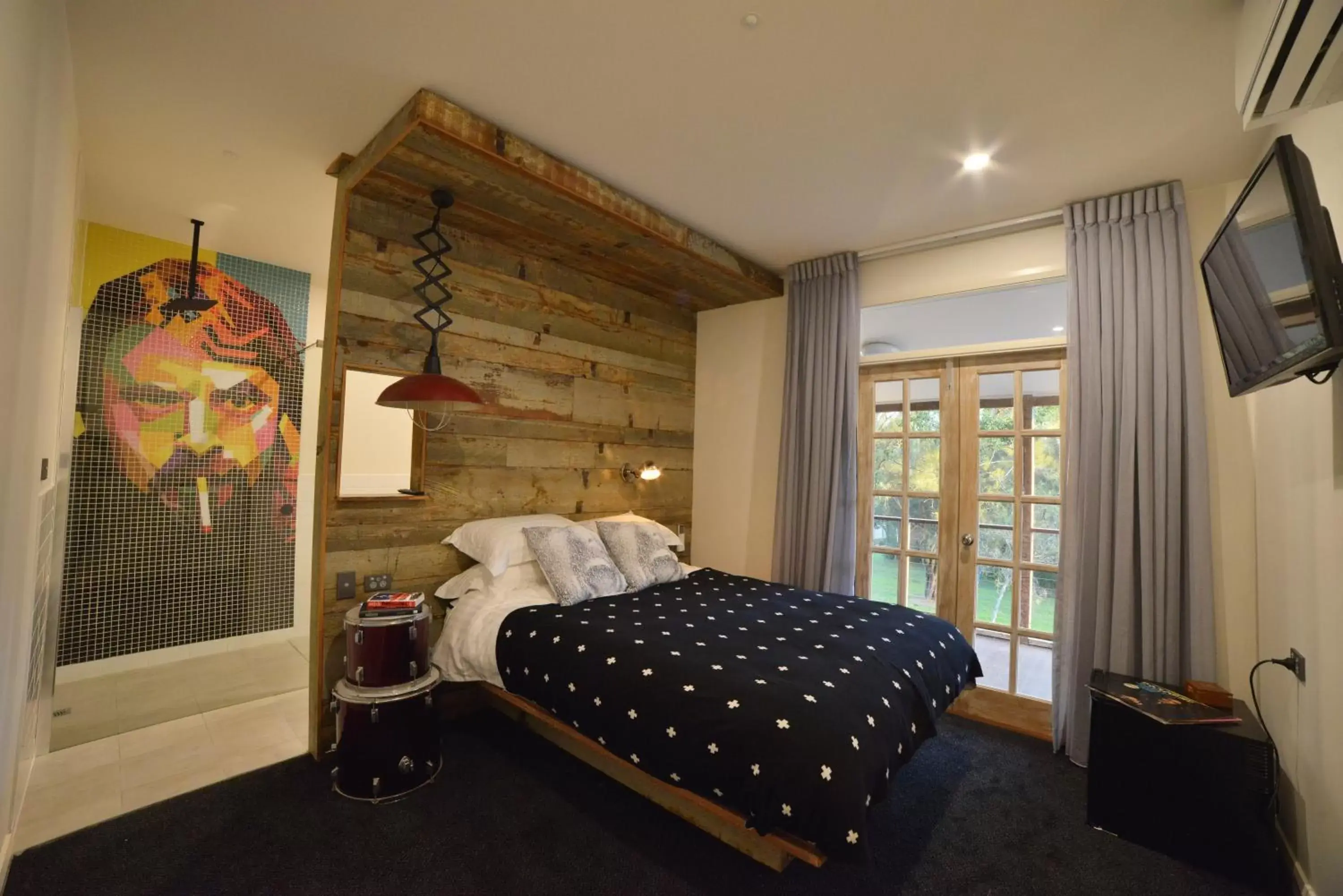 Grohl Queen Room in Boogie Woogie Beach House Grohl Queen Room in Boogie Woogie Beach House