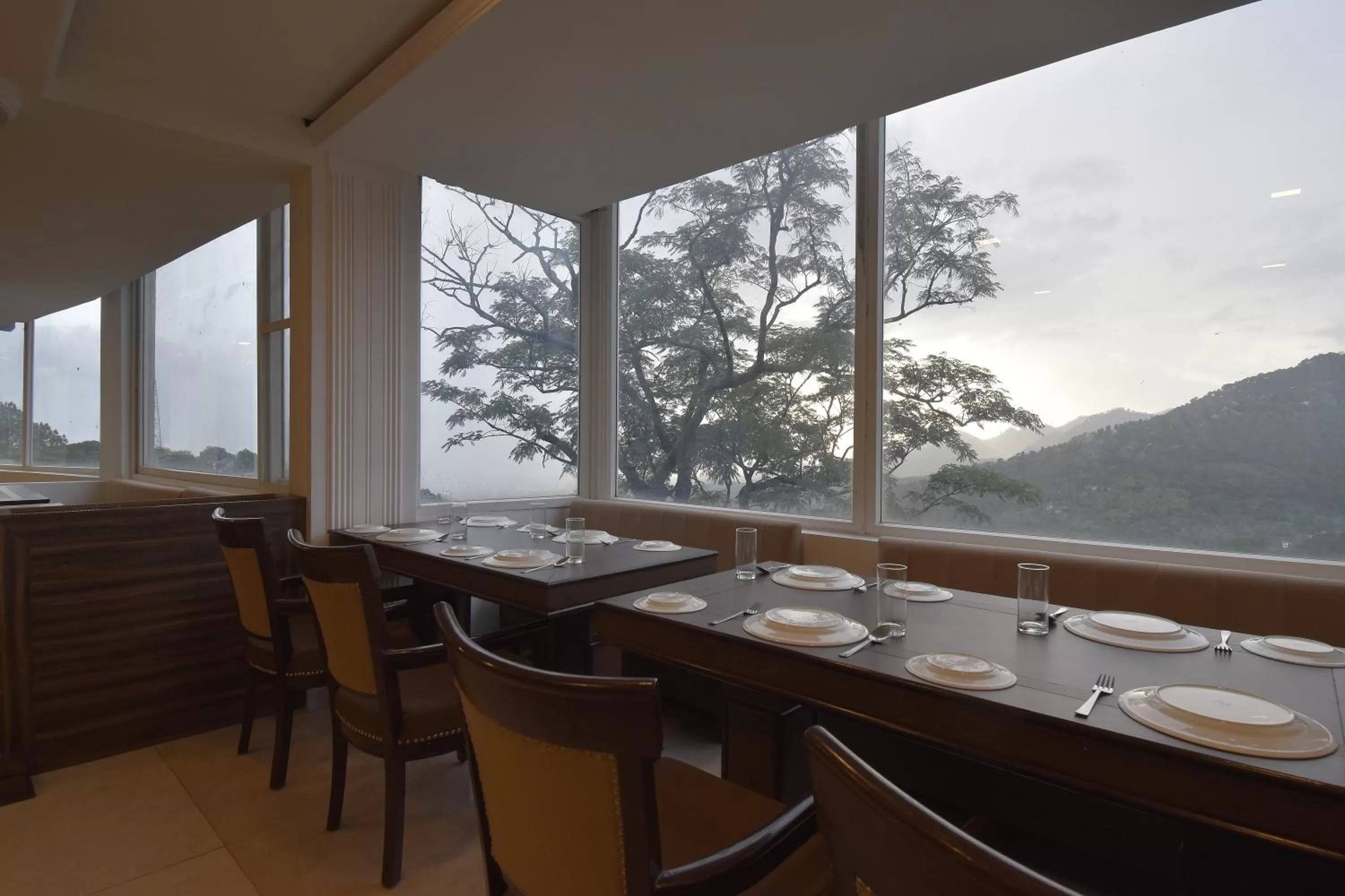 Natural landscape, Restaurant/Places to Eat in The Royal Castle AC Centralized