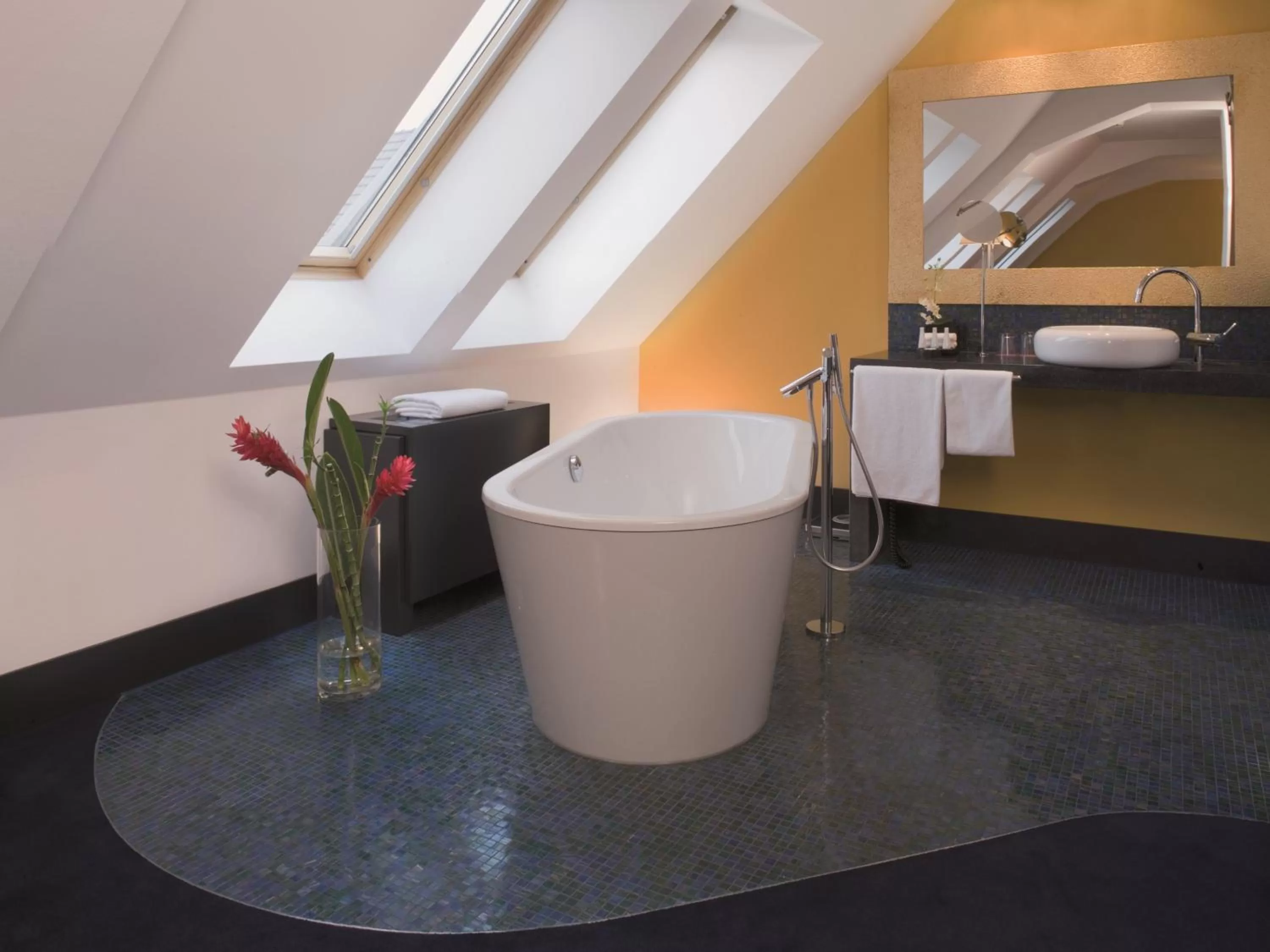 City view, Bathroom in Mövenpick Hotel Berlin Am Potsdamer Platz