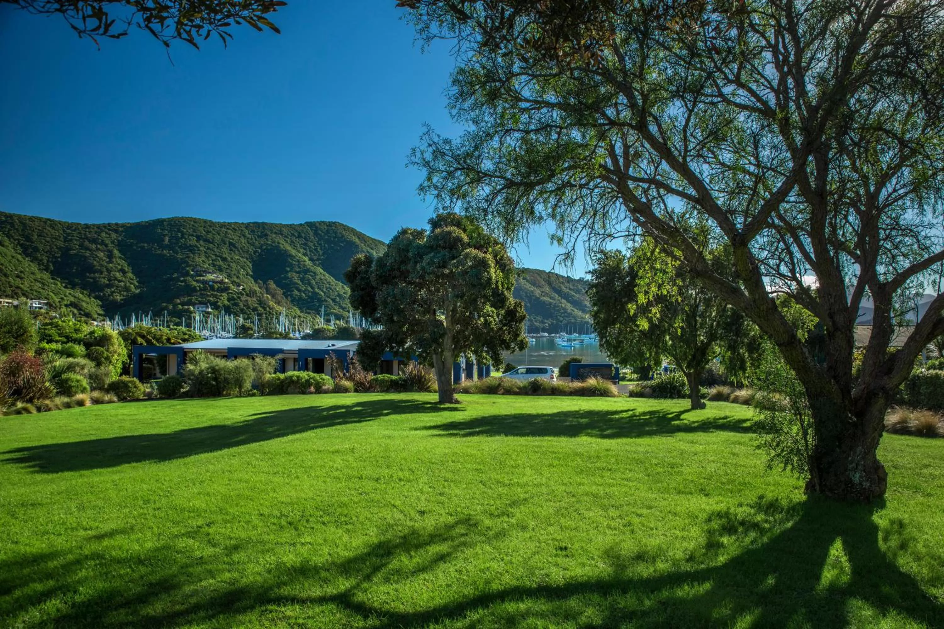 Street view in Bay Vista Waterfront Motel