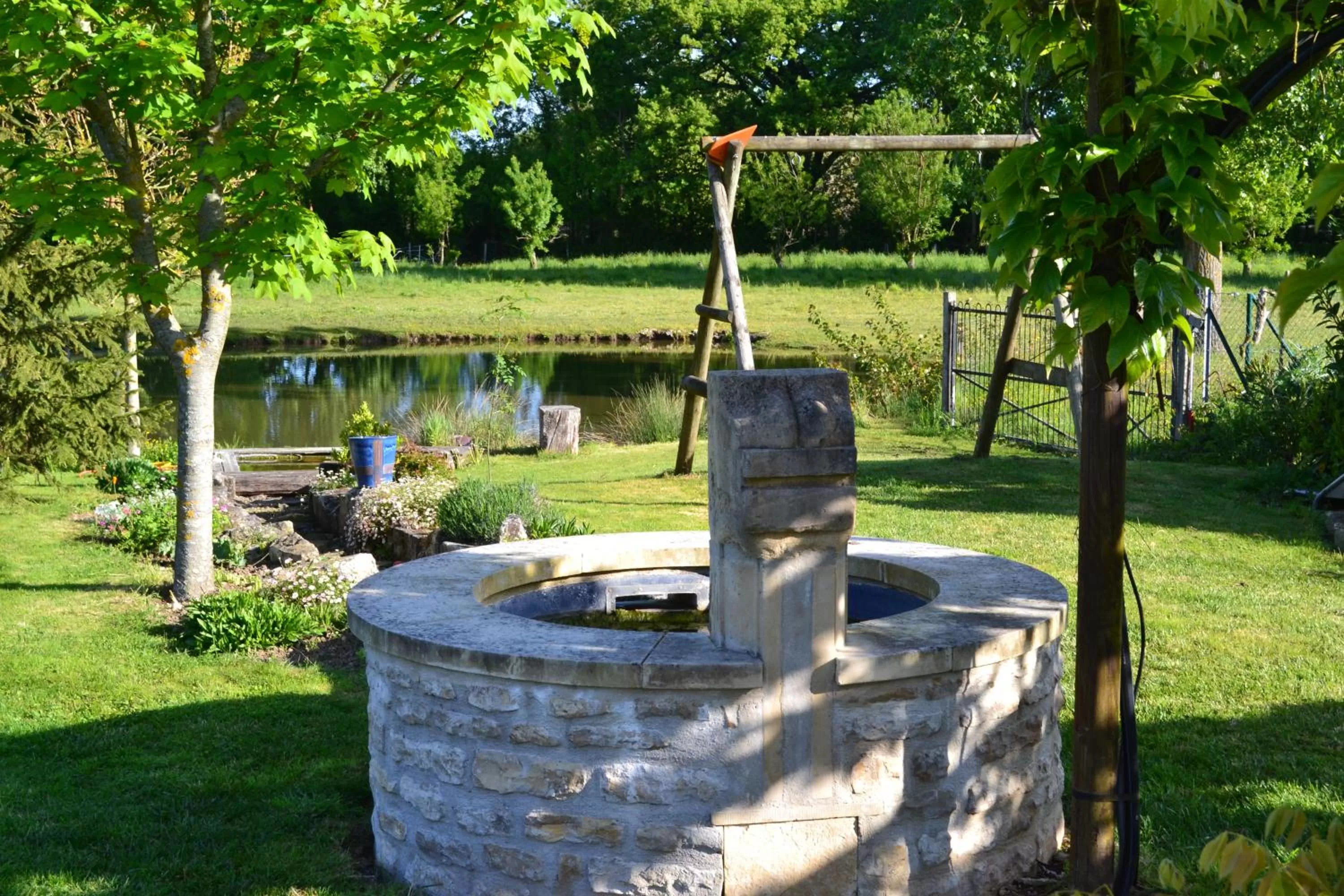 Property building, Garden in L'instant bleu