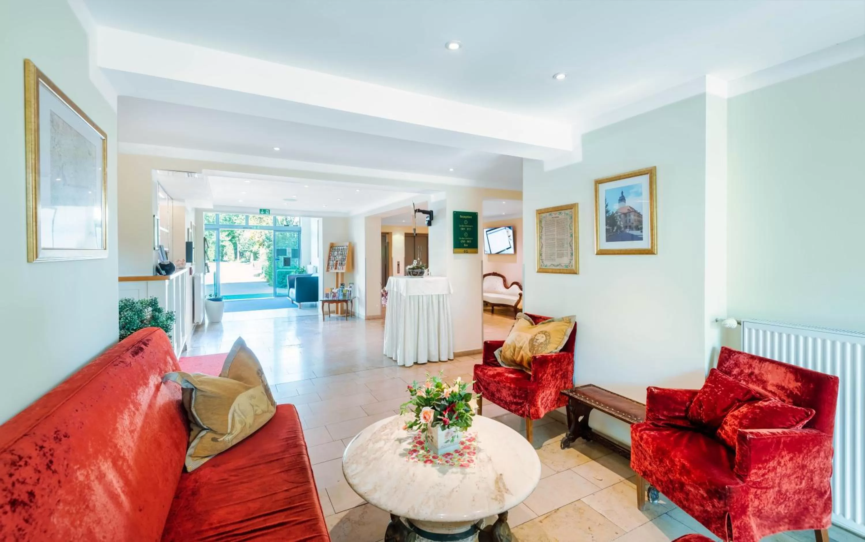 Lobby or reception in ALPHA HOTEL Hermann von Salza