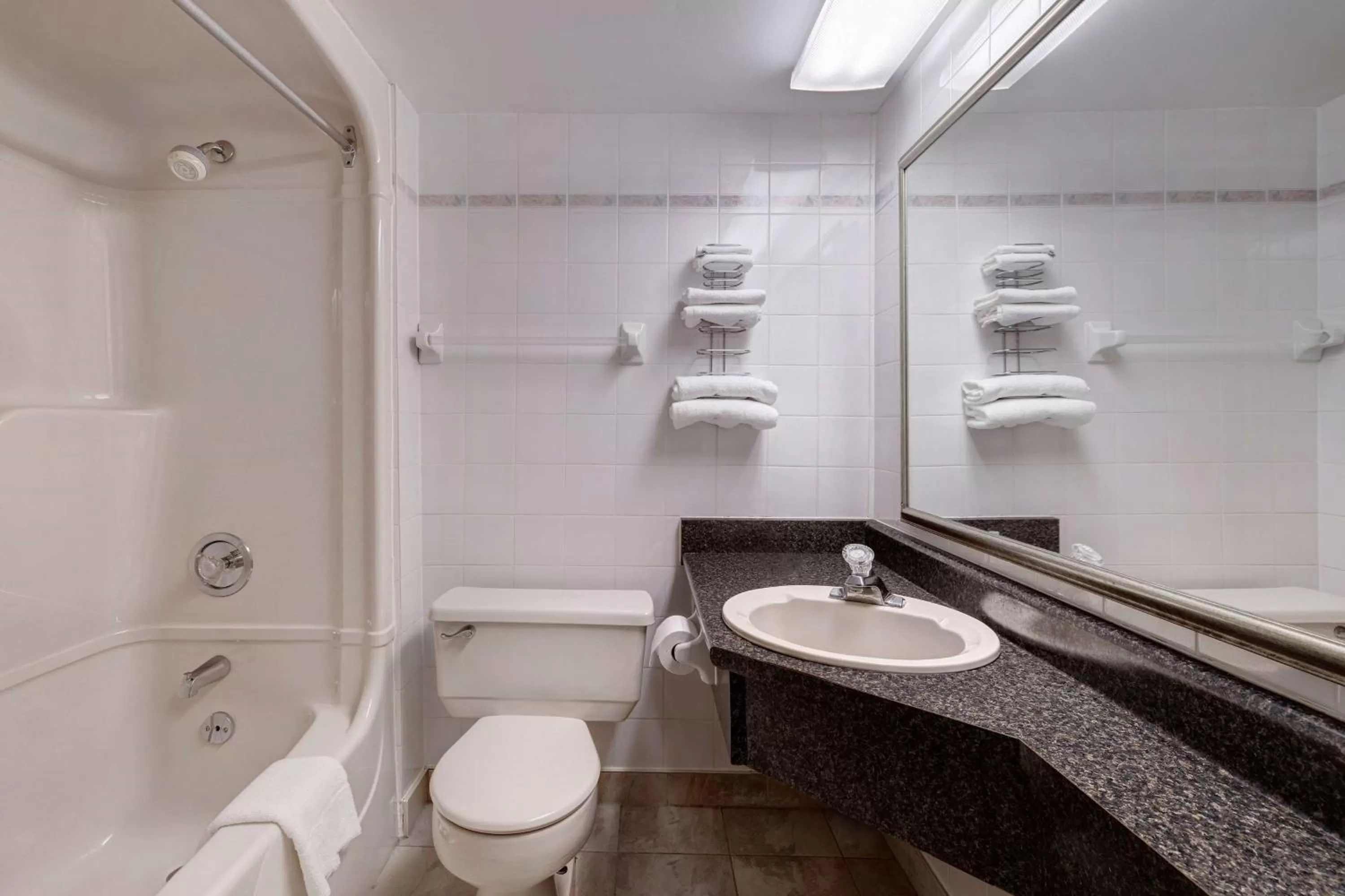 Bathroom in Days Inn by Wyndham Niagara Falls Near The Falls