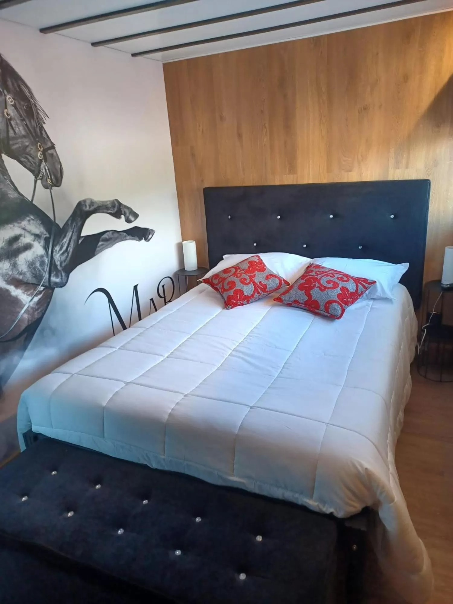 Bed in Leonchic - Guest House