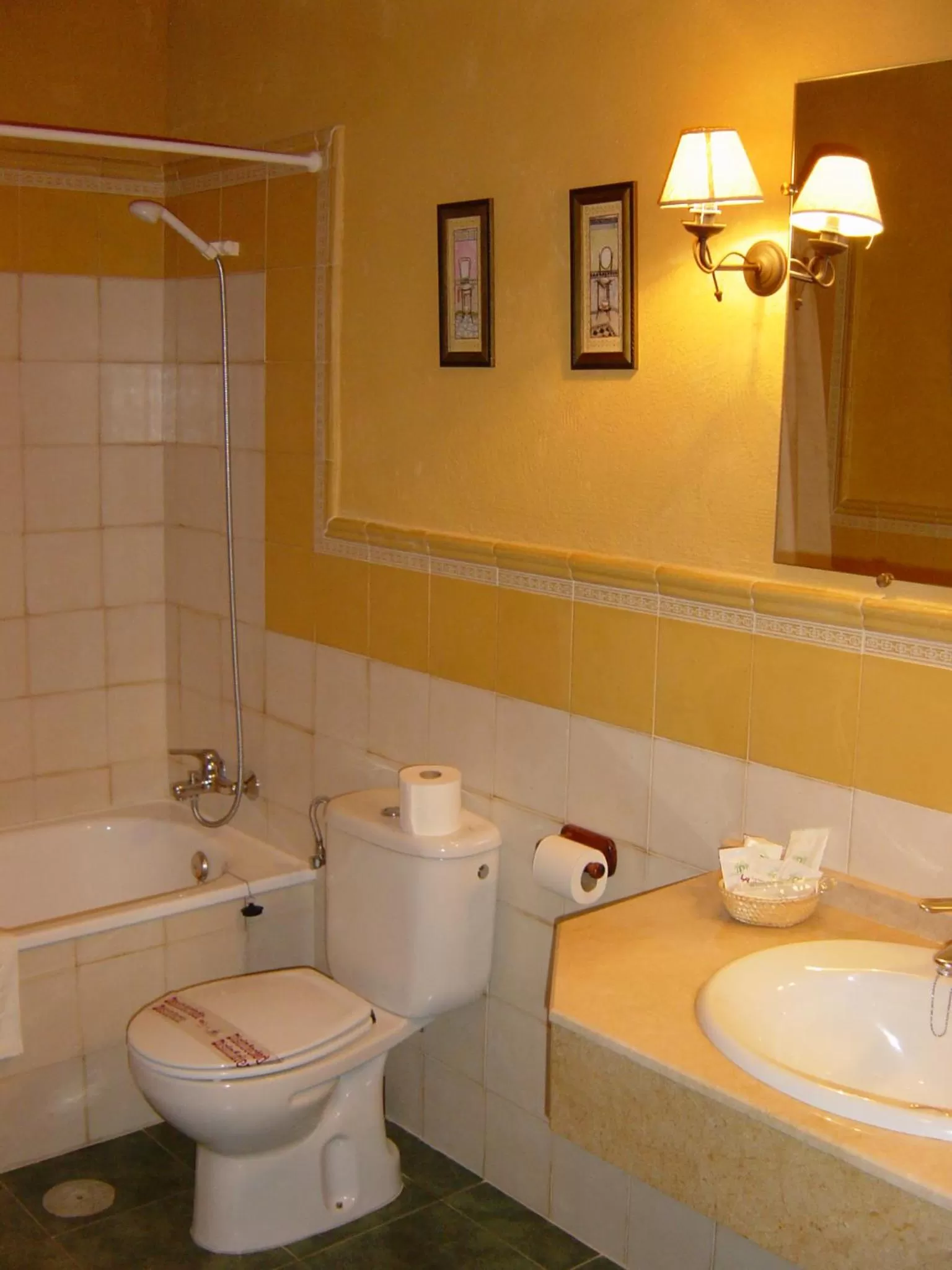 Bathroom in Hotel Resort Cueva del Fraile