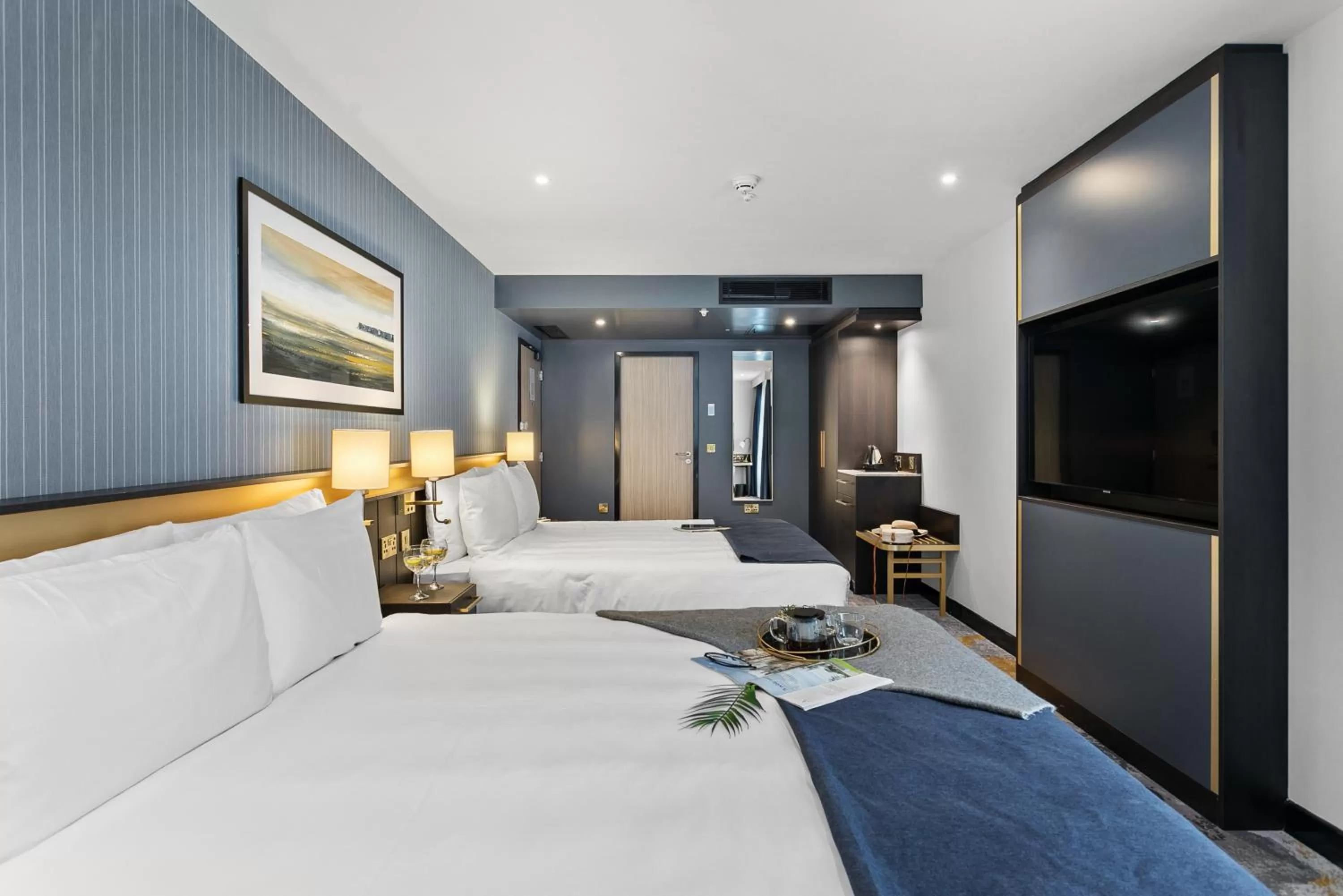 Property building, Bed in Mercure Paignton Hotel