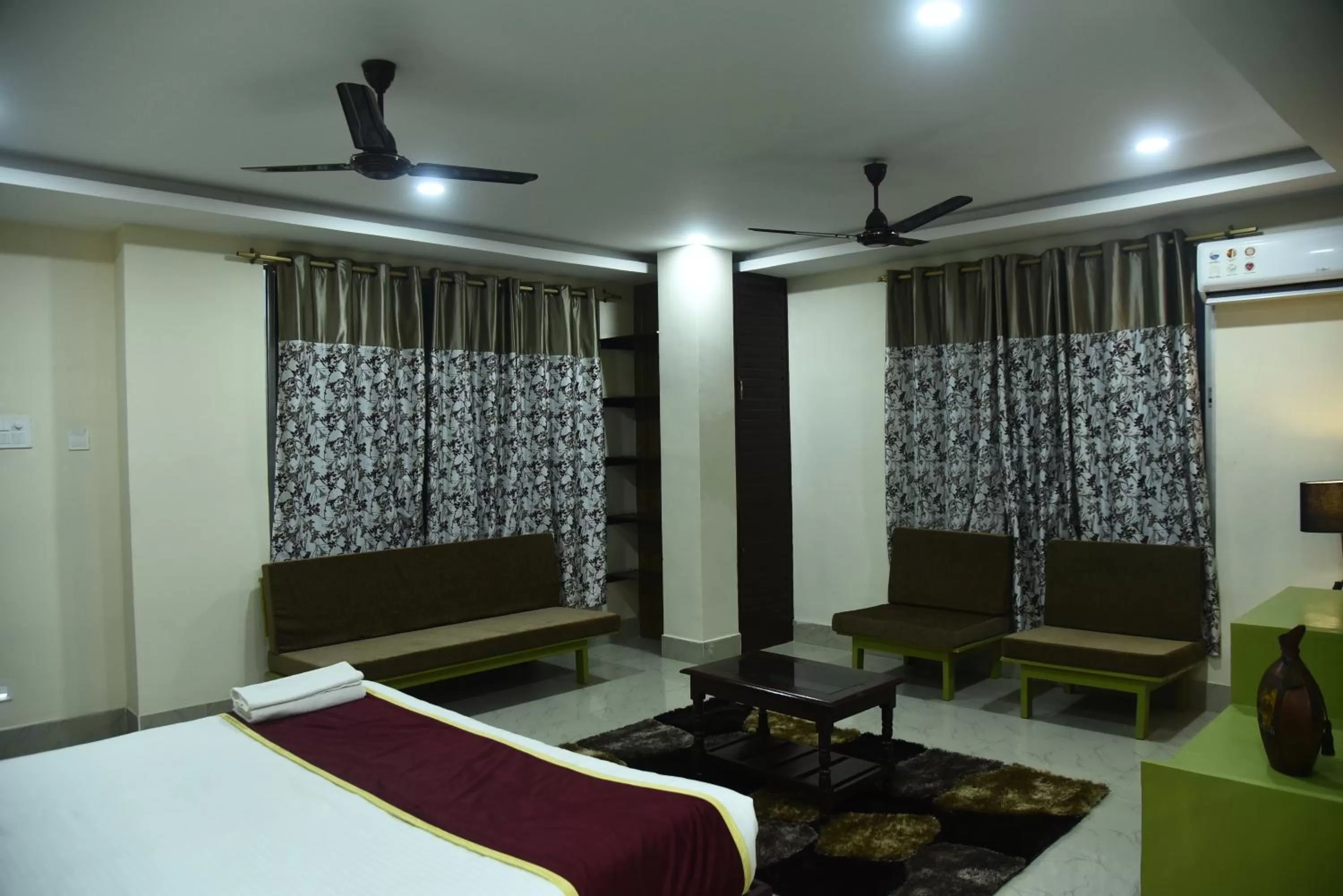 Living room, Bed in URBAN COTTAGE