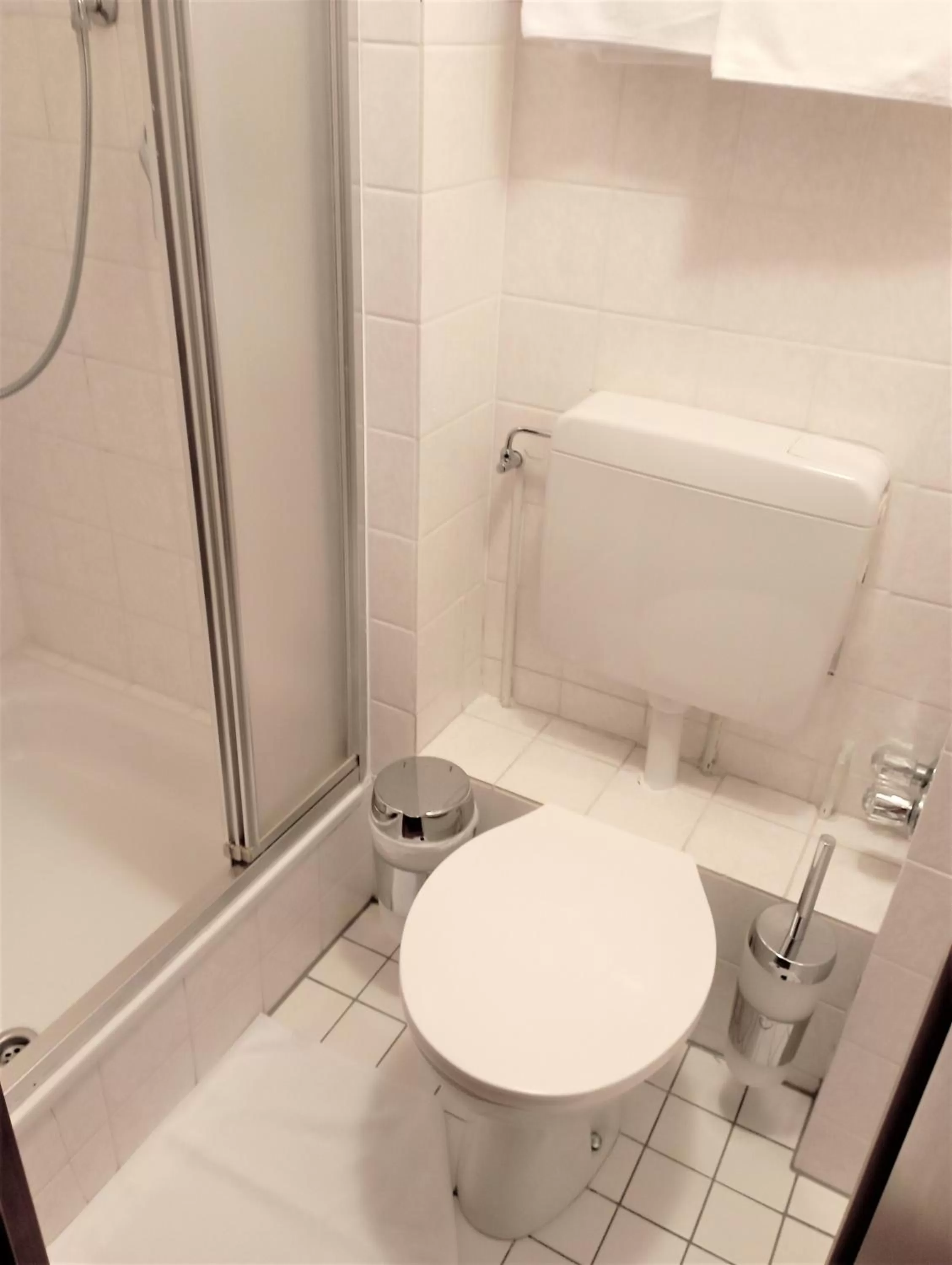 Bathroom in Hotel-Restaurant-Krone