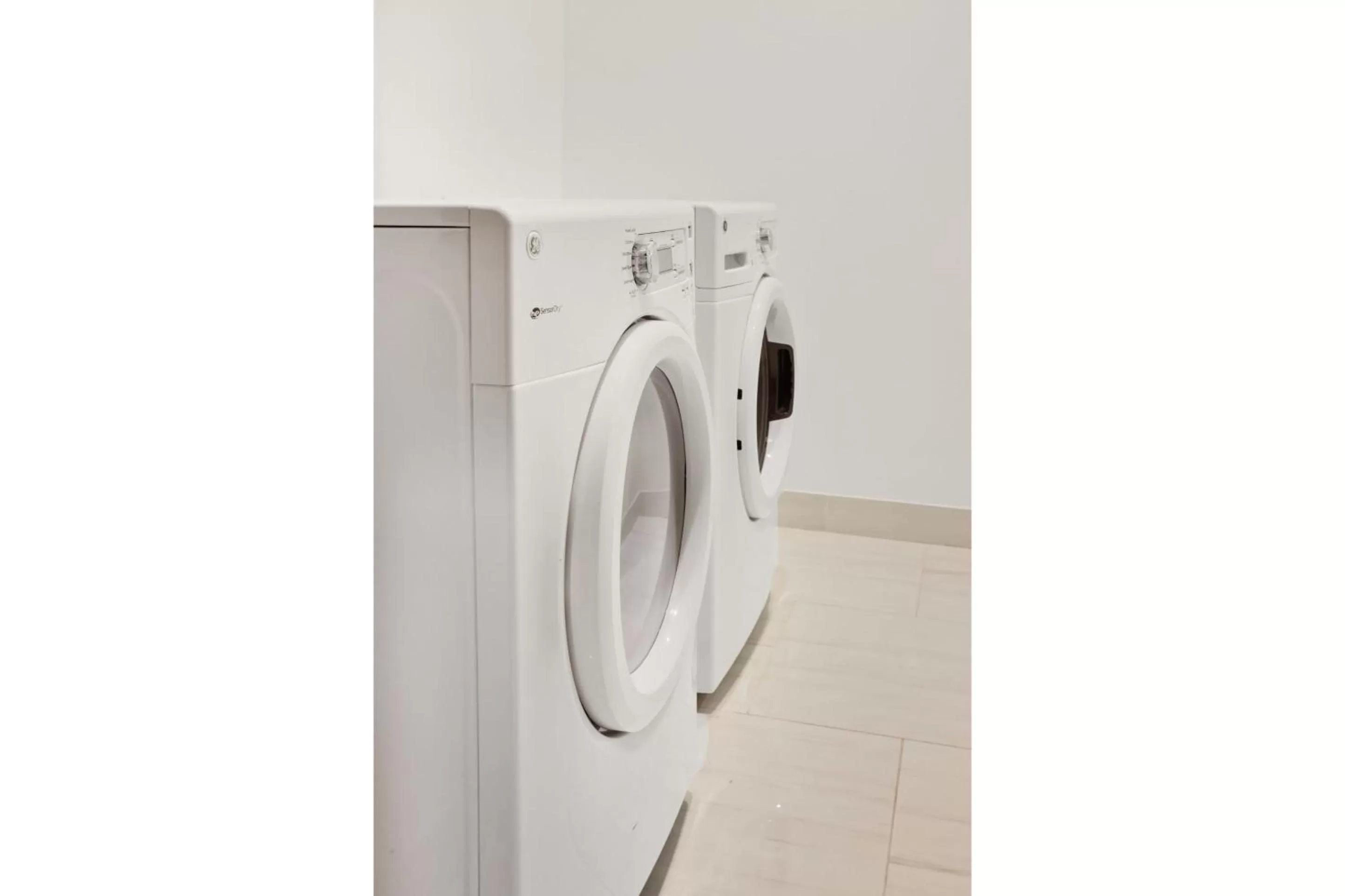 washing machine, Bathroom in Roami at The Brandywine