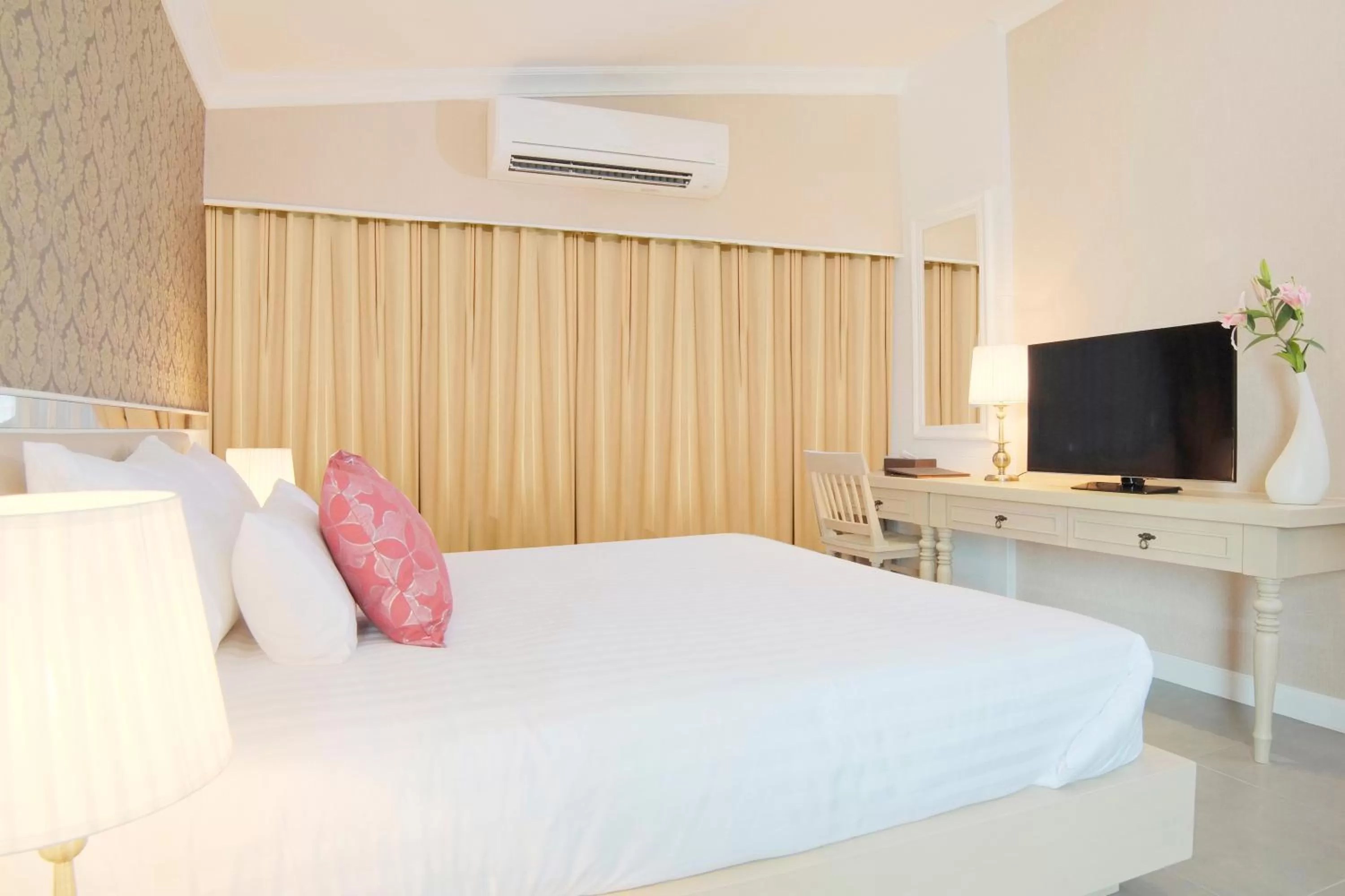 Bedroom, Bed in The Raya Surawong Bangkok