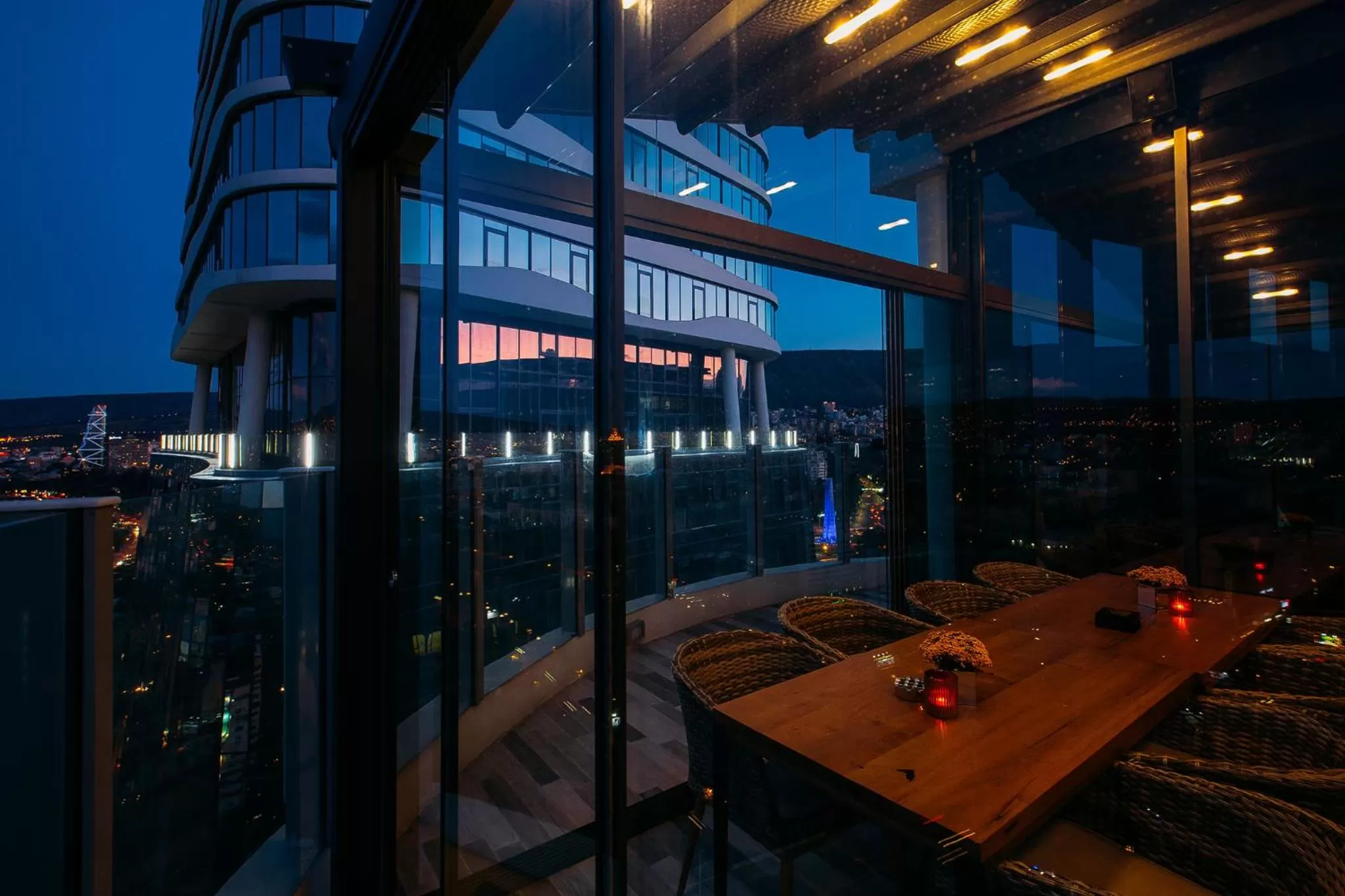 Restaurant/places to eat in Meta Business Hotel By King David