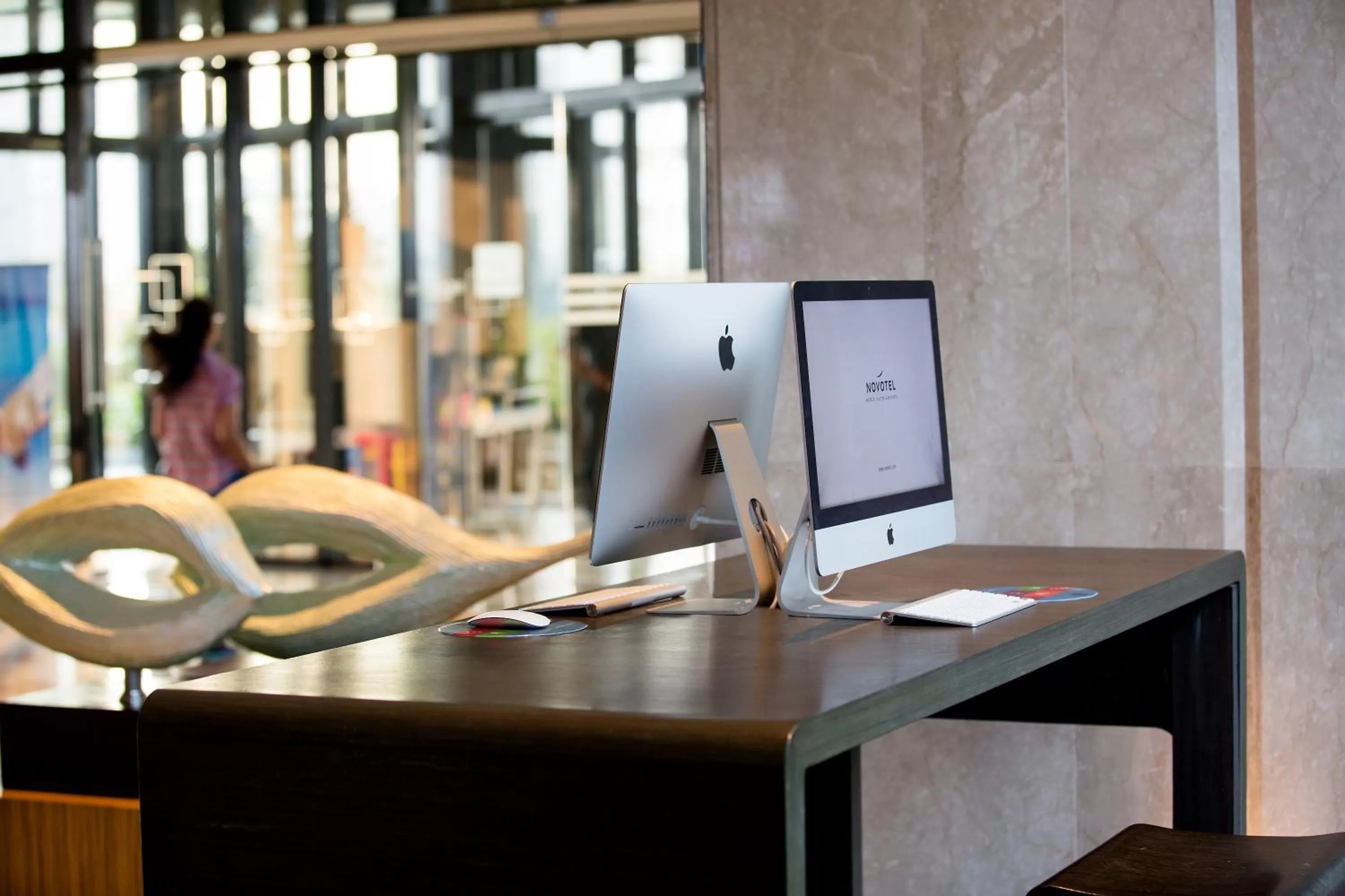 Lounge or bar in Novotel Kolkata Hotel and Residences