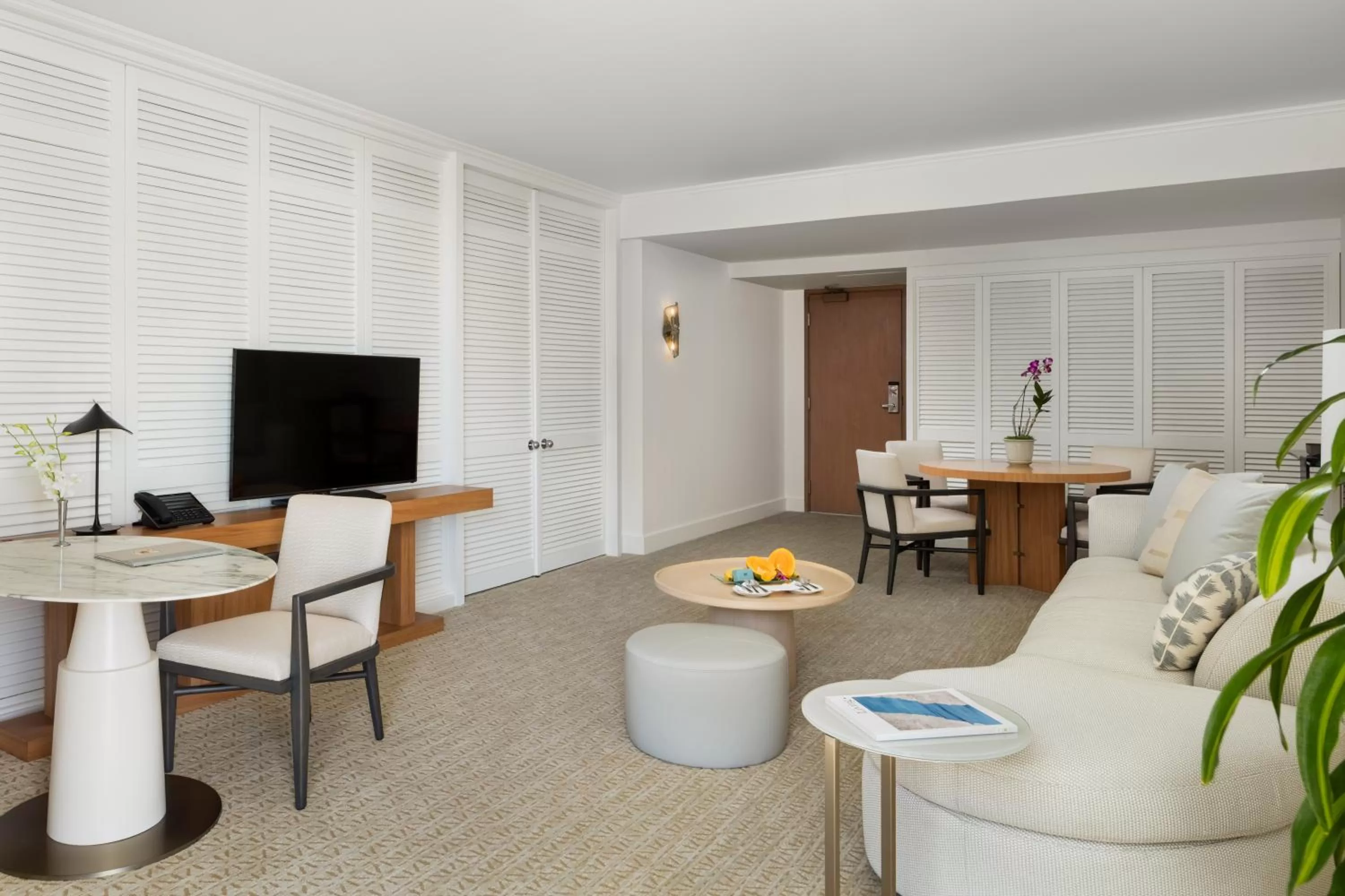 Living room in Halekulani - NO RESORT FEE