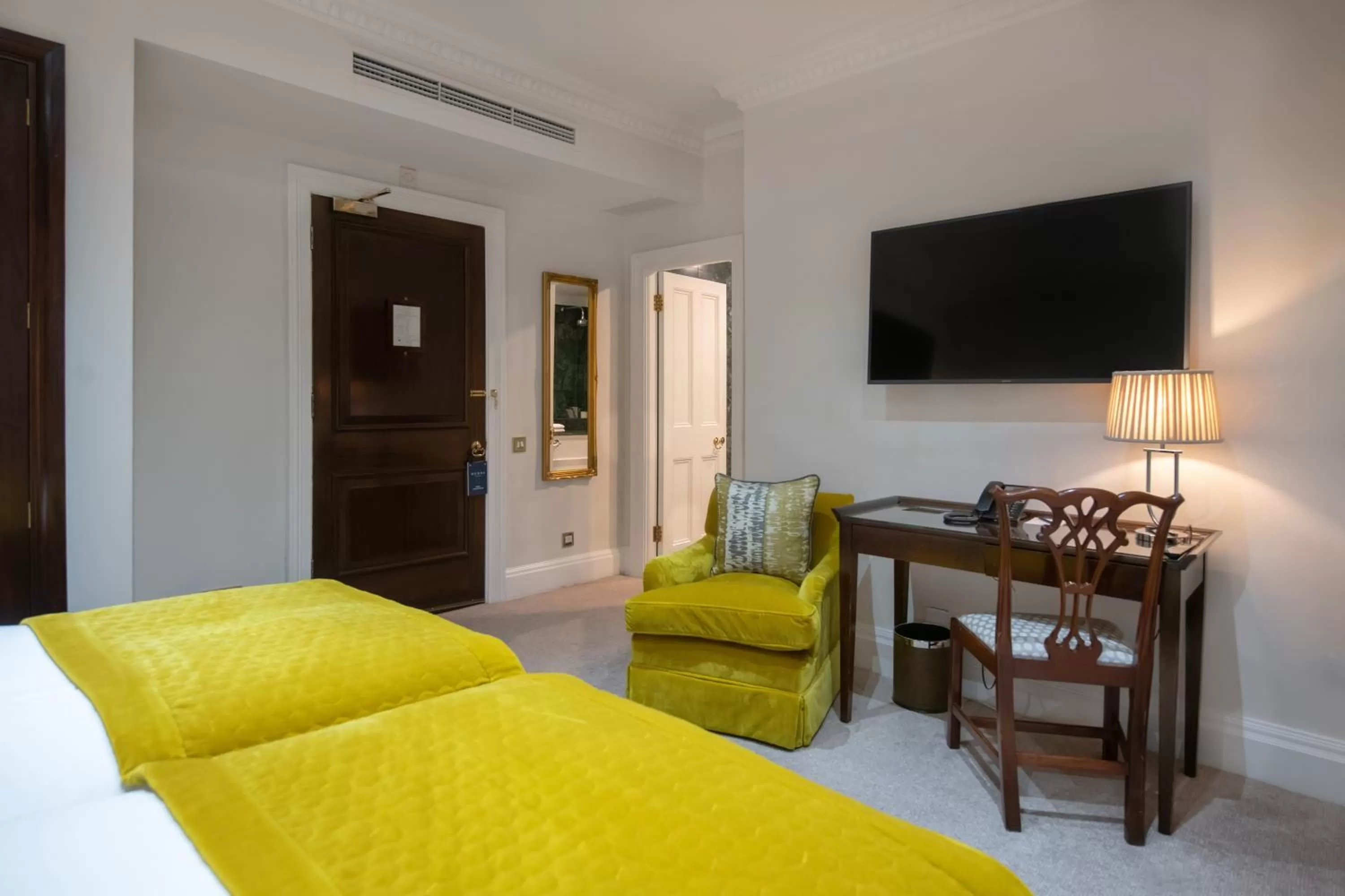 Bedroom, Bed in Dukes London