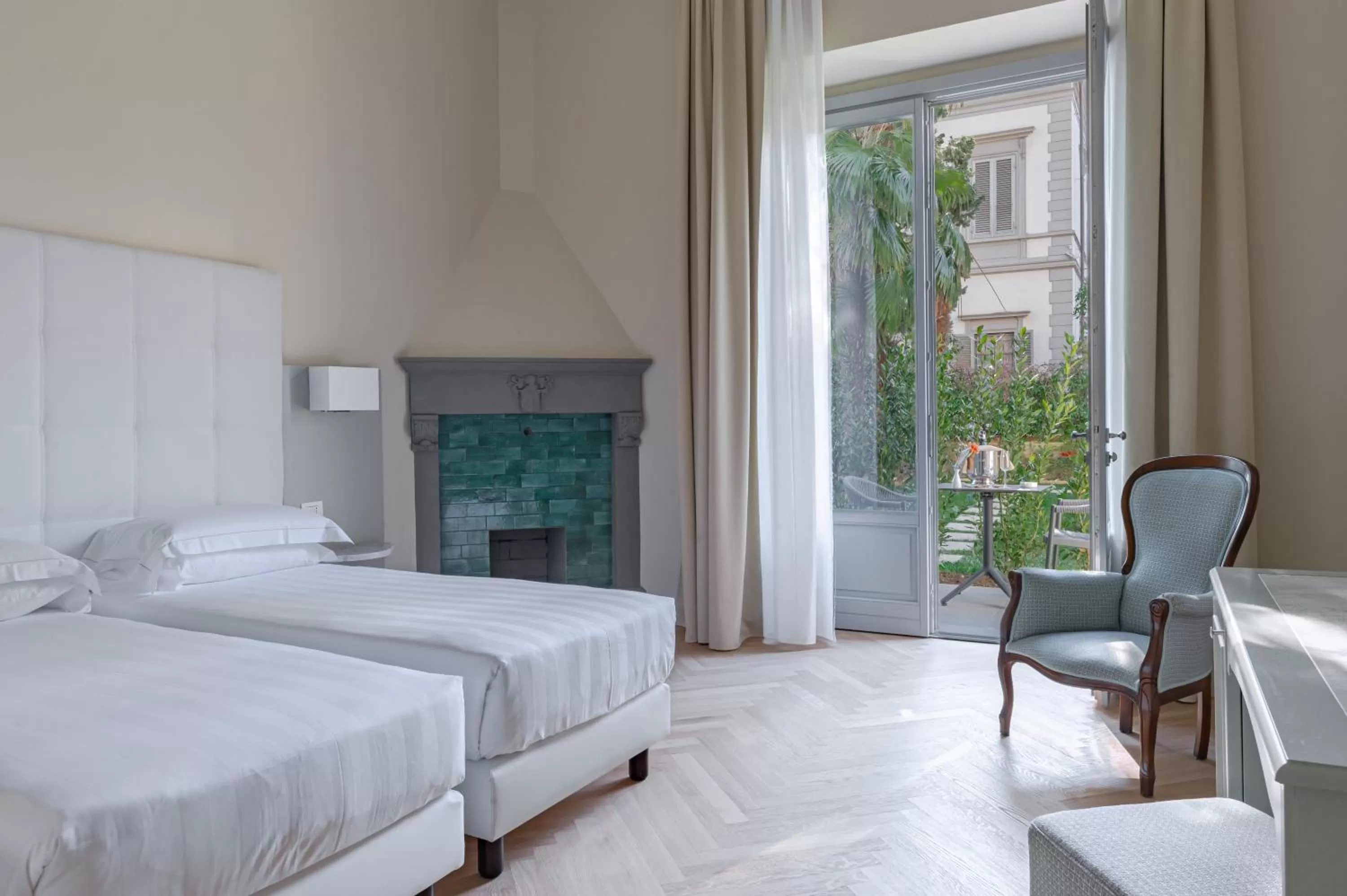 View (from property/room), Bed in Hotel Ariele