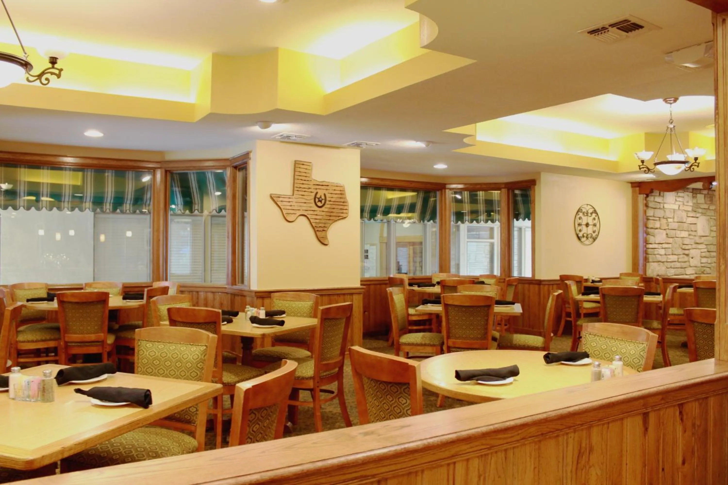 Restaurant/places to eat in Inn of the Hills Hotel and Conference Center