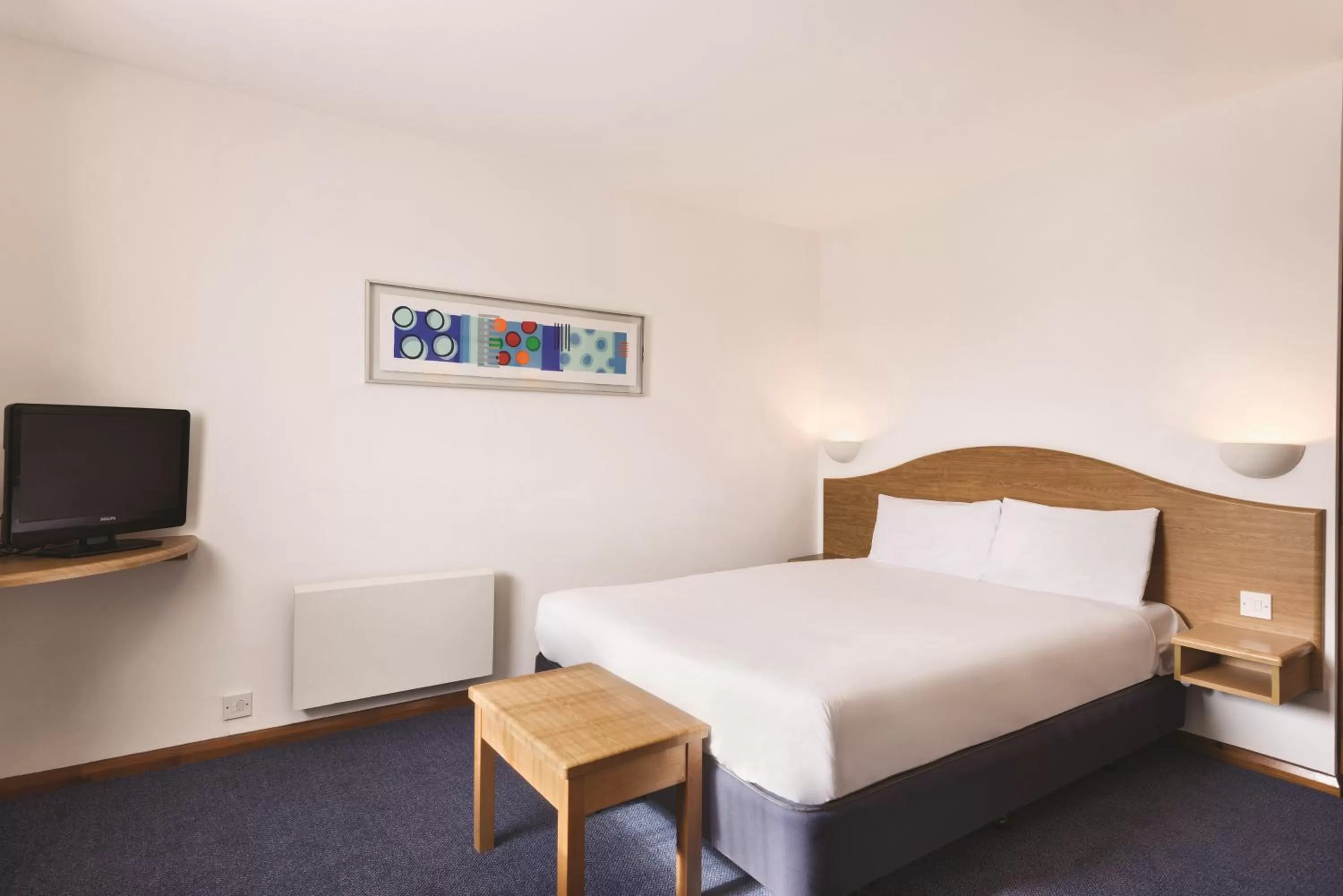 Bedroom, Bed in Days Inn by Wyndham Telford Ironbridge