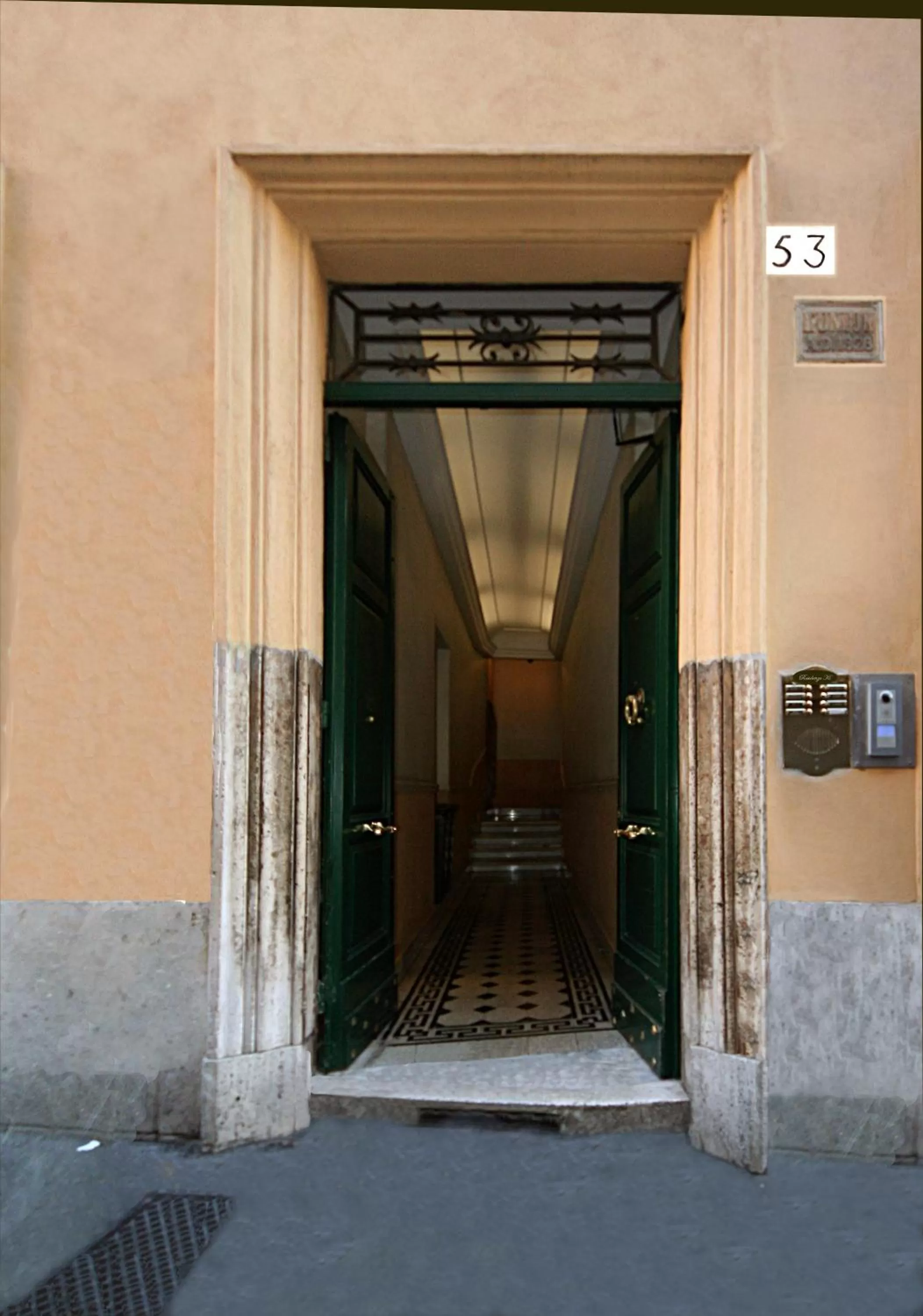 Facade/entrance in Residenza Ki