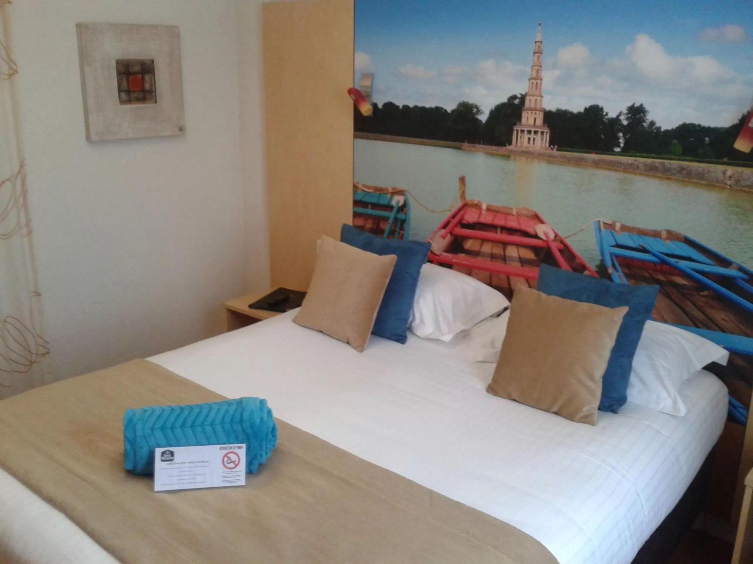 Bed in Best Western Le Vinci Loire Valley