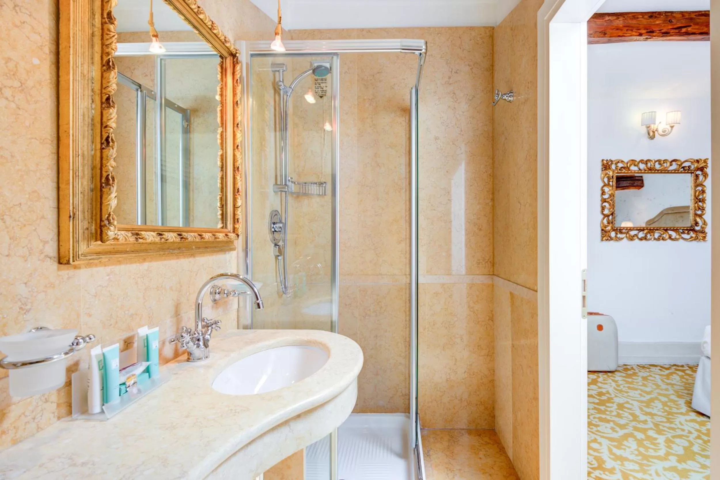 Shower in Hotel Al Duca Di Venezia