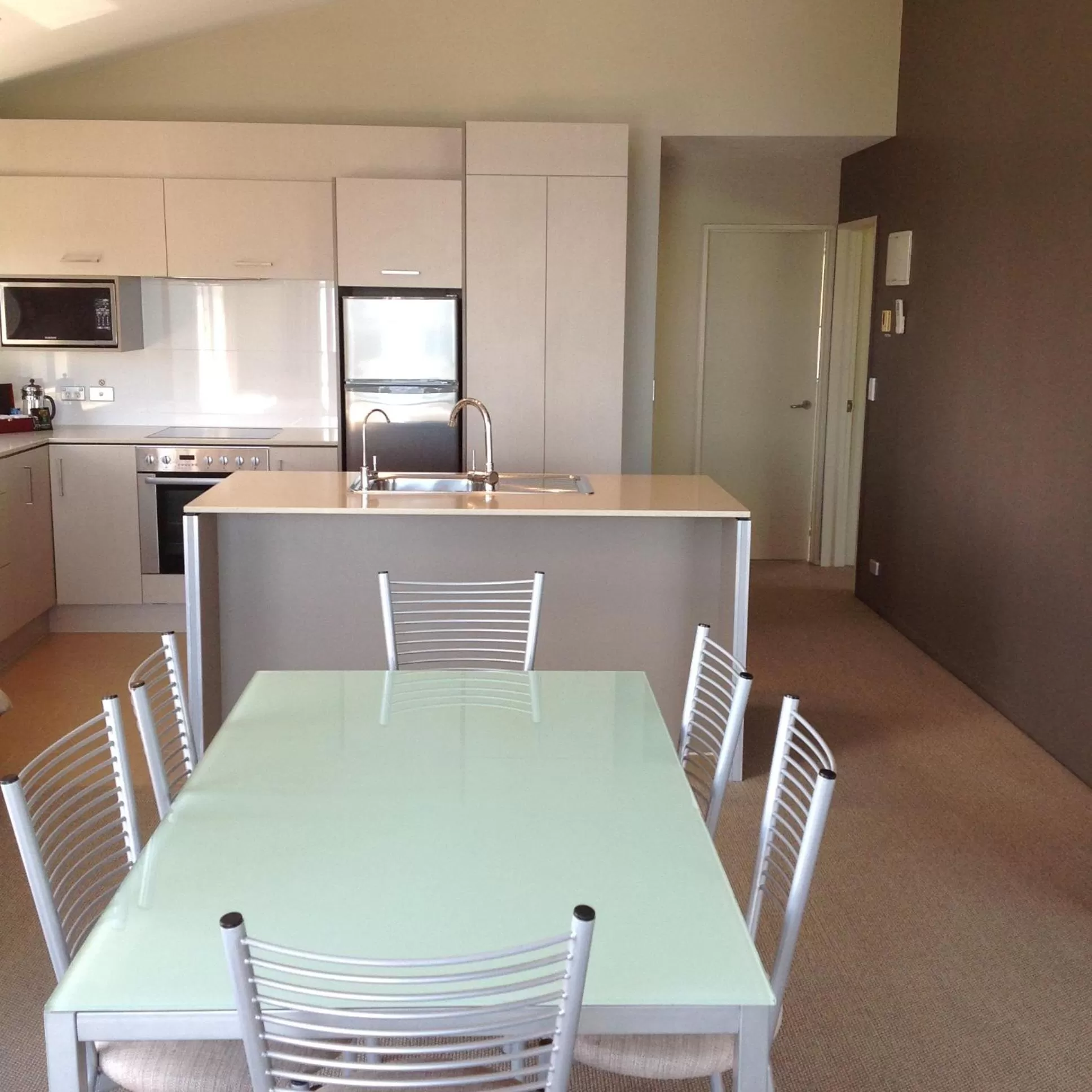 Dining area in Sails on the Lake