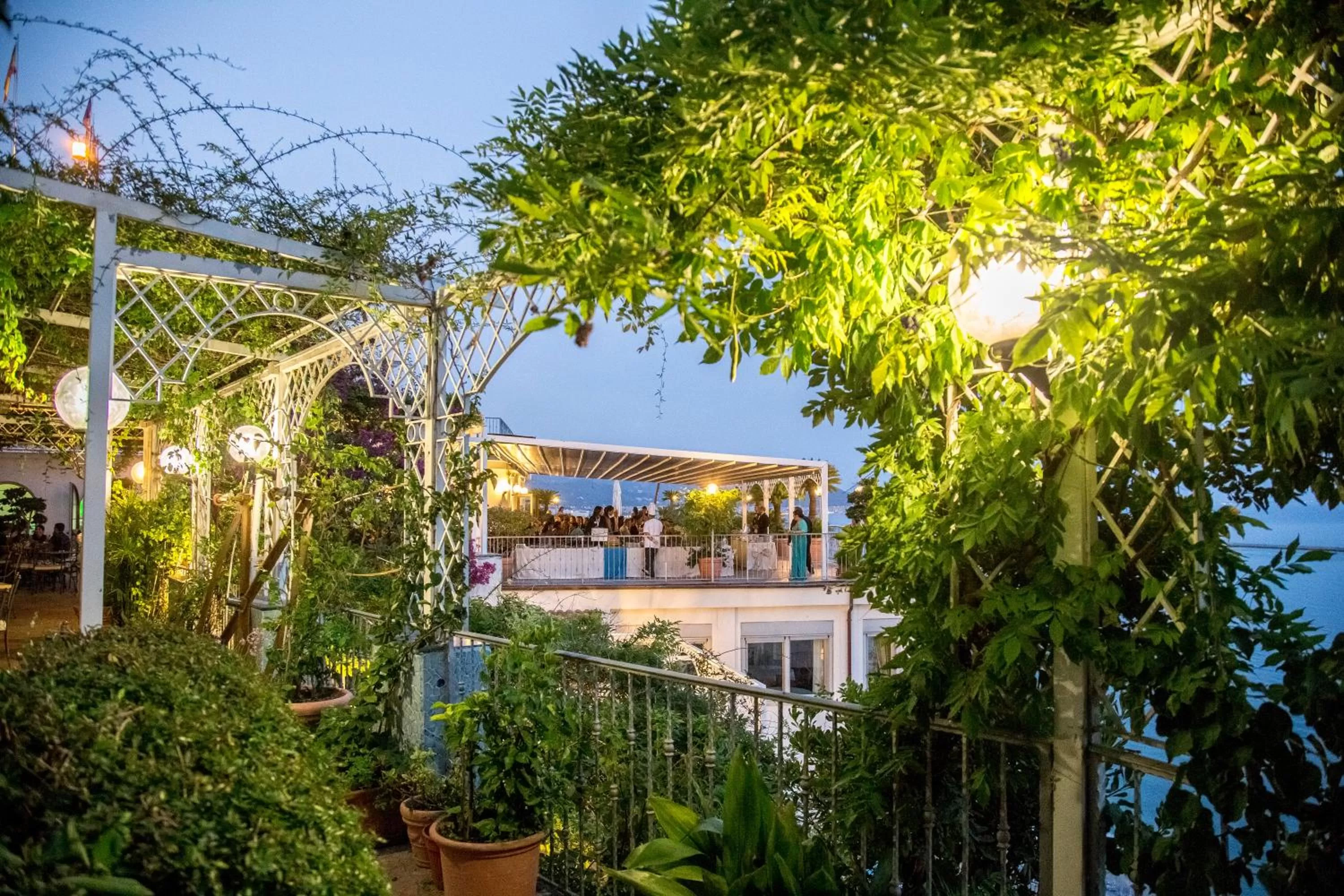 Restaurant/places to eat in Lloyd's Baia Hotel