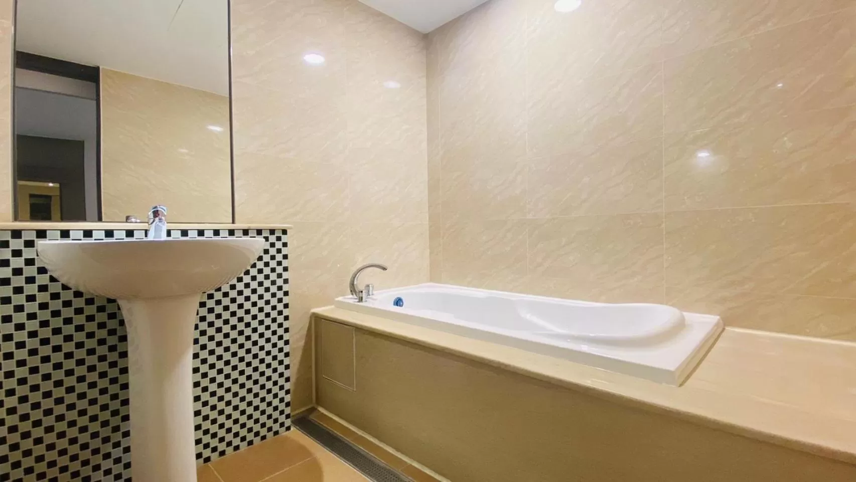 Bath in Artinn藝築文旅-台北站前館