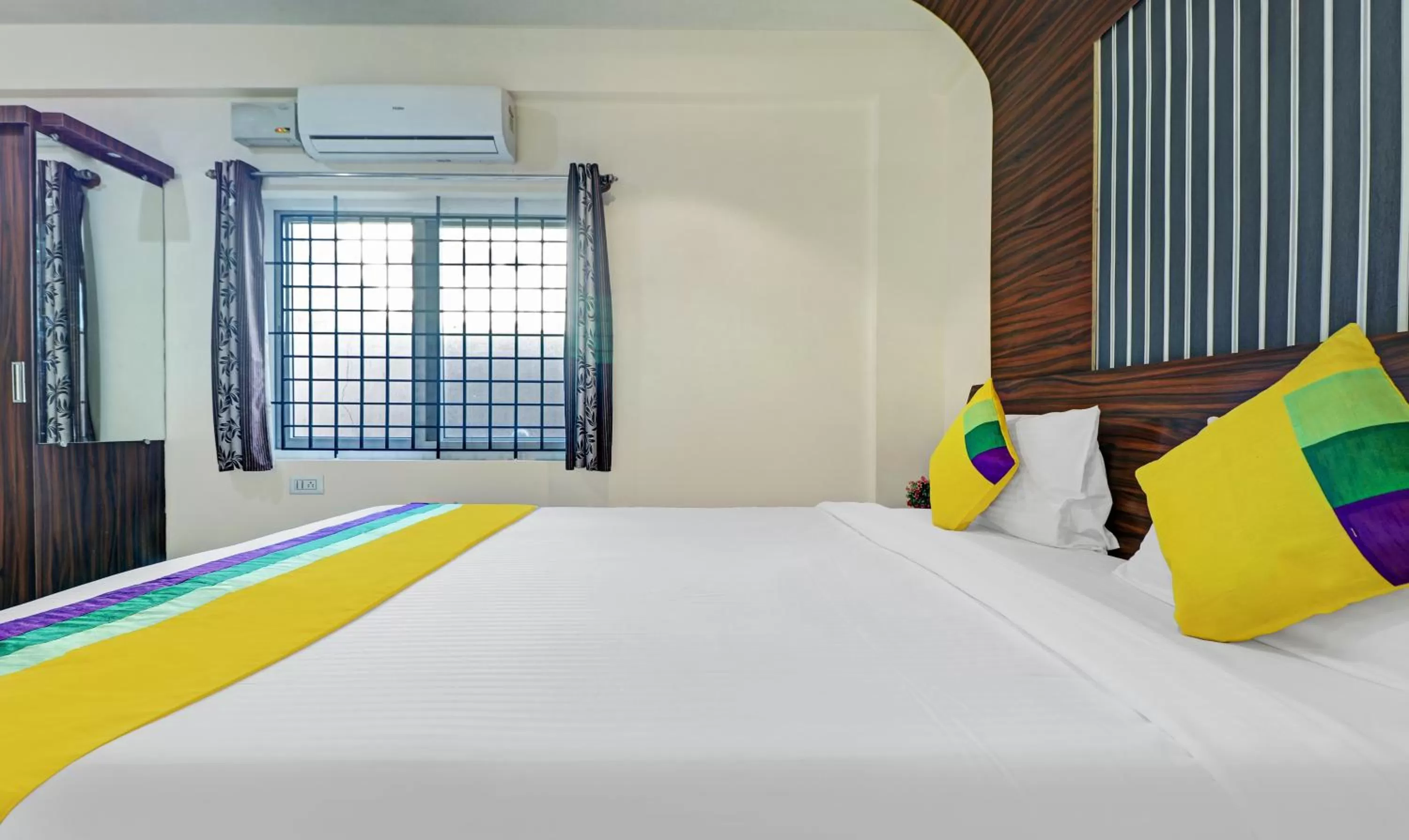 Bed in Itsy By Treebo - Colors Stay