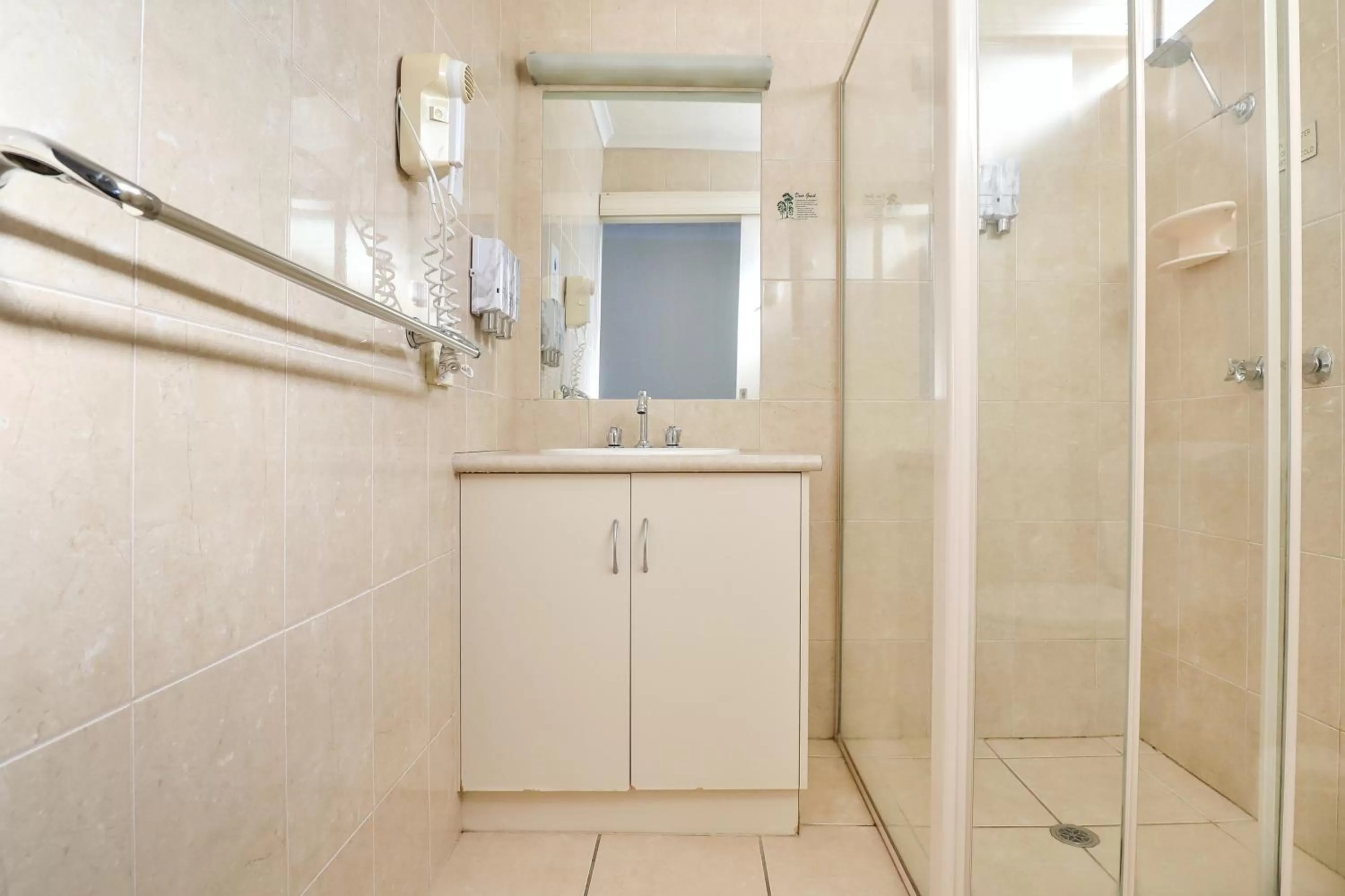 Bathroom in Boulevard Motor Inn Mildura