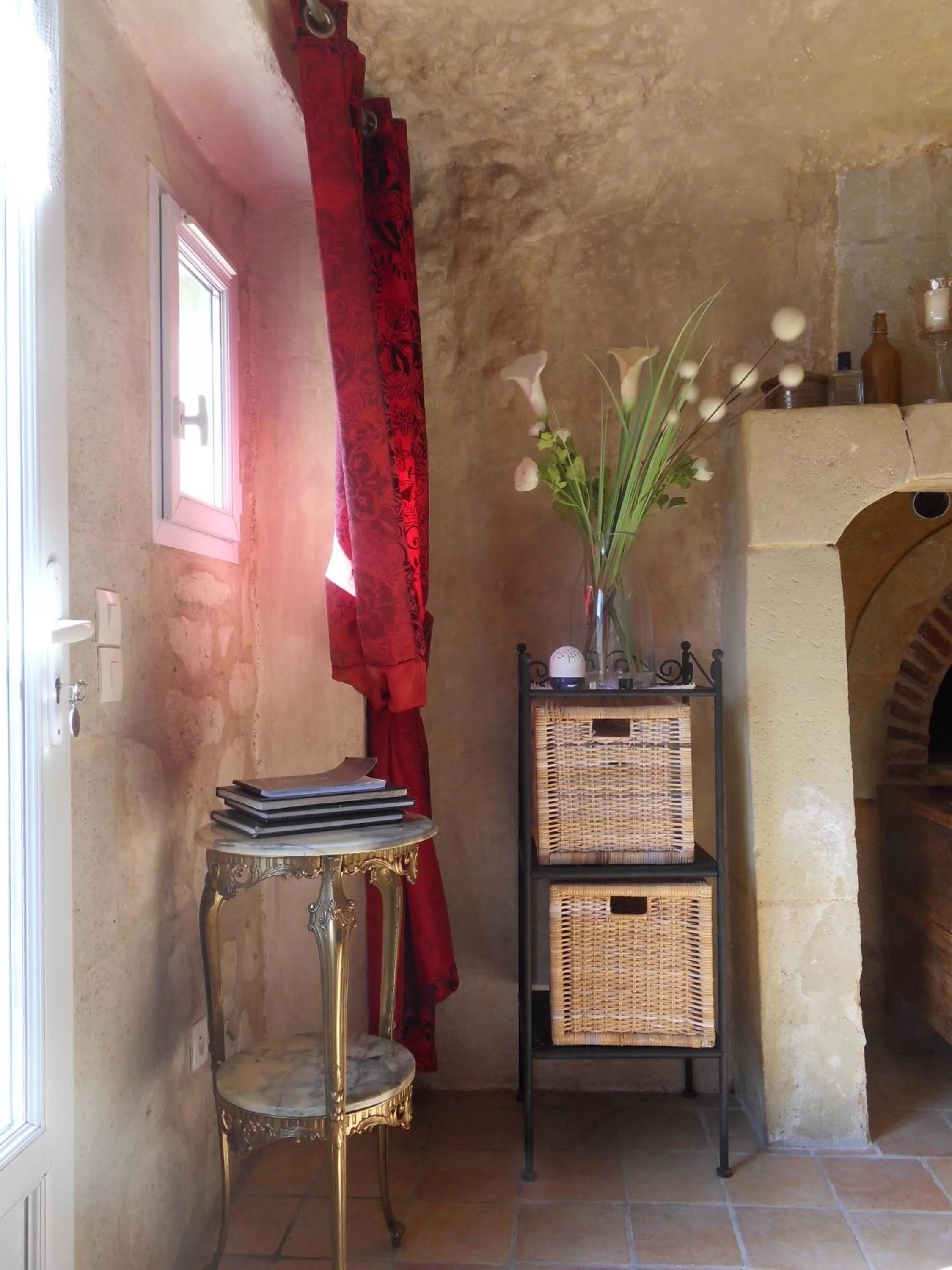 Decorative detail in Troglodelice