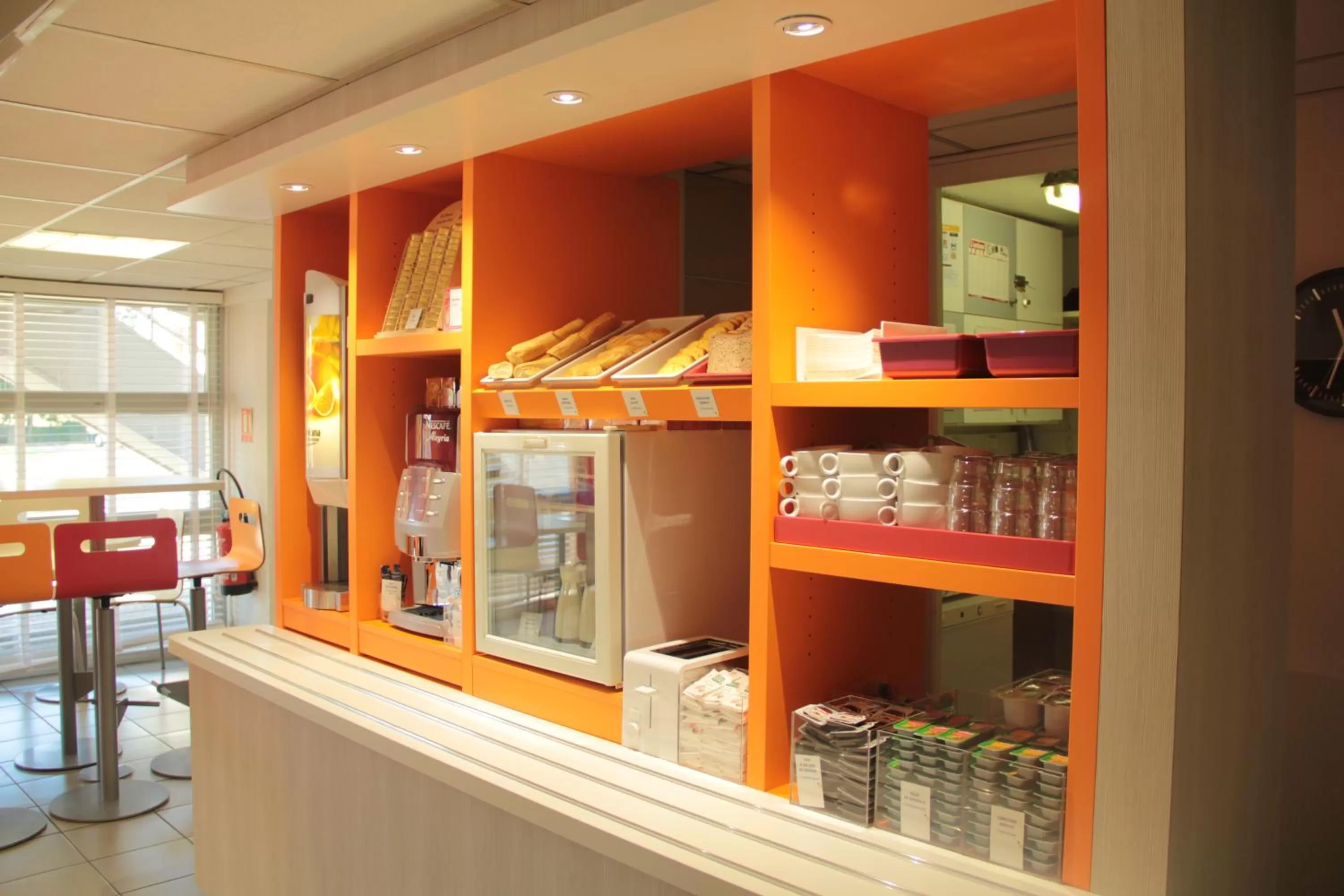 Restaurant/places to eat in Premiere Classe Beauvais