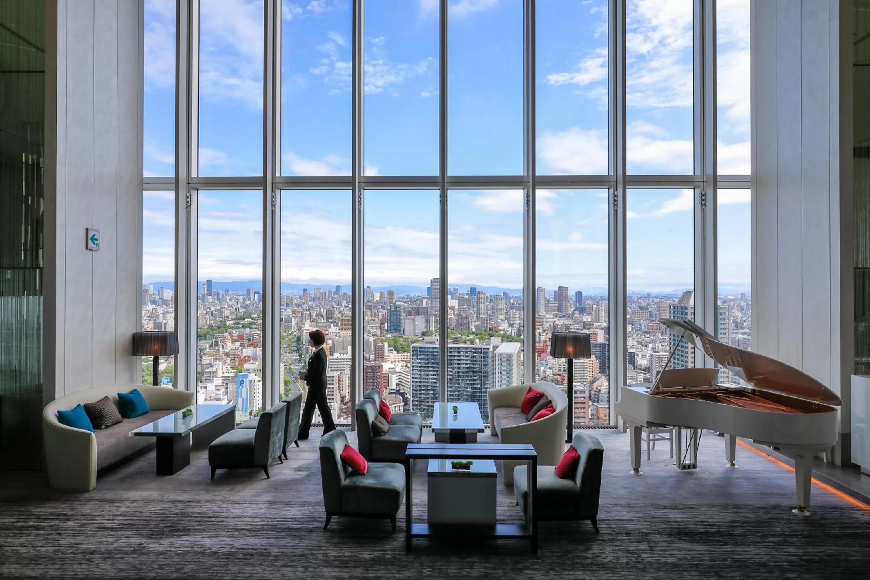 Lounge or bar in Osaka Marriott Miyako Hotel