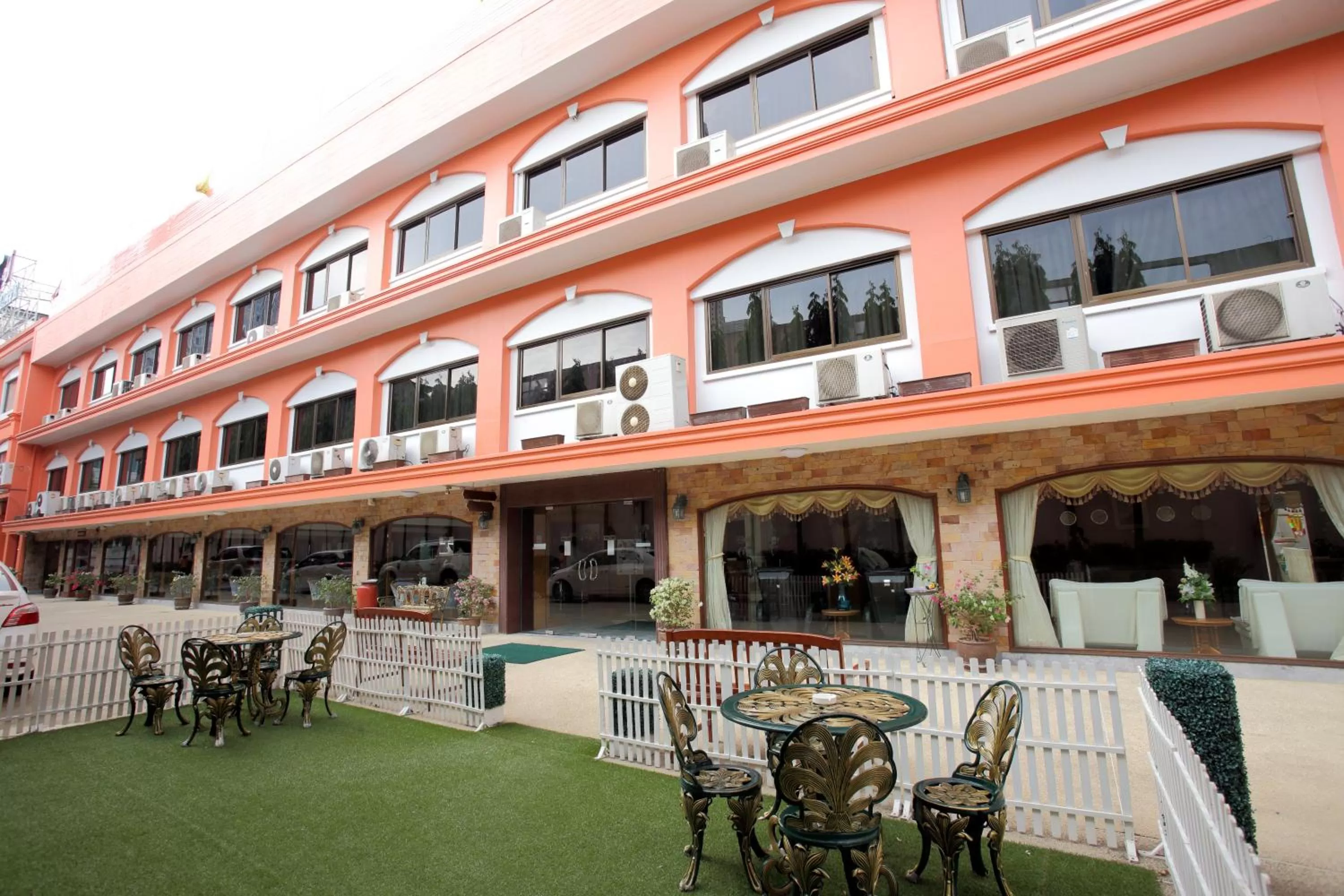 Facade/entrance in PJ Watergate Hotel