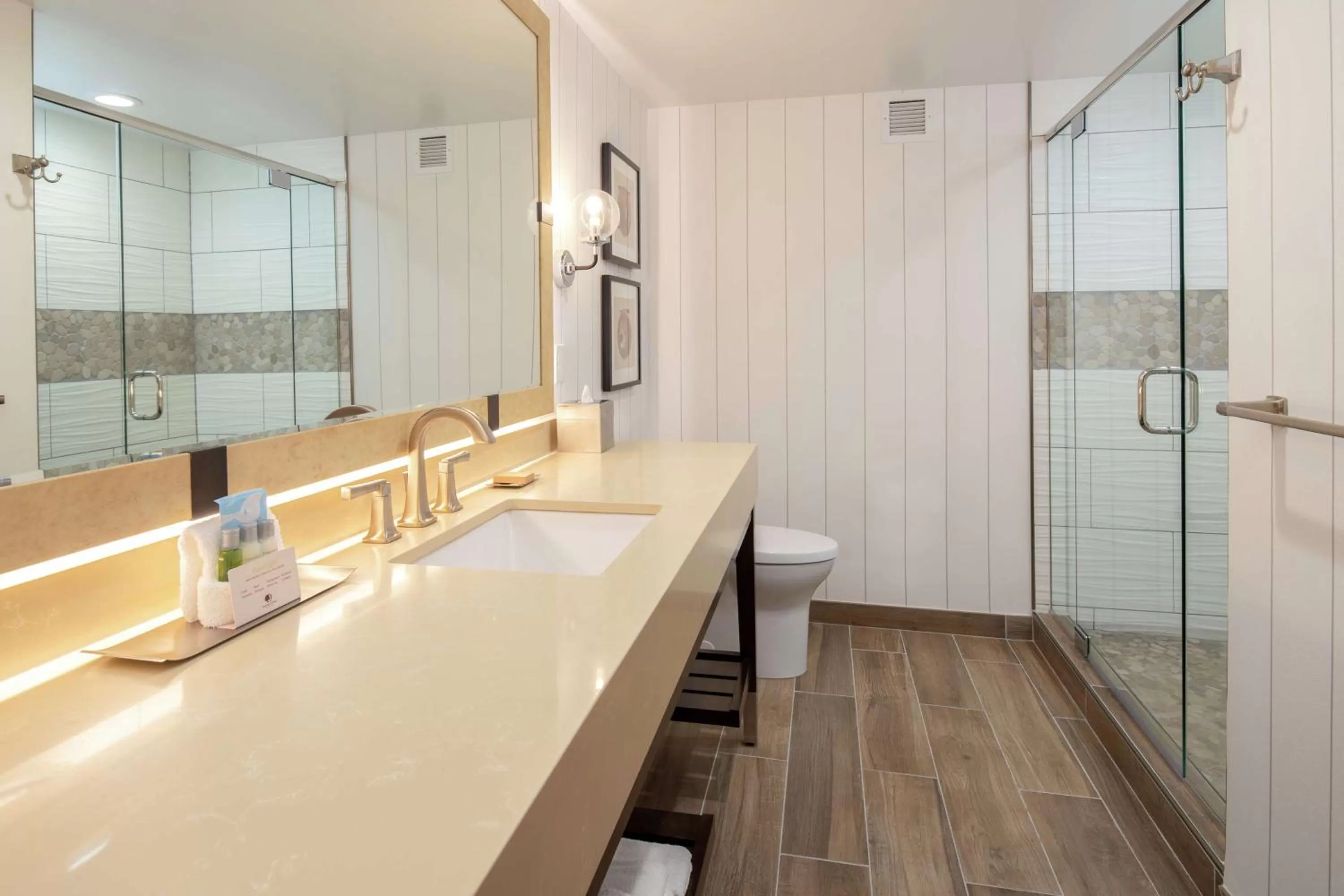 Bathroom in DoubleTree by Hilton Missoula Edgewater