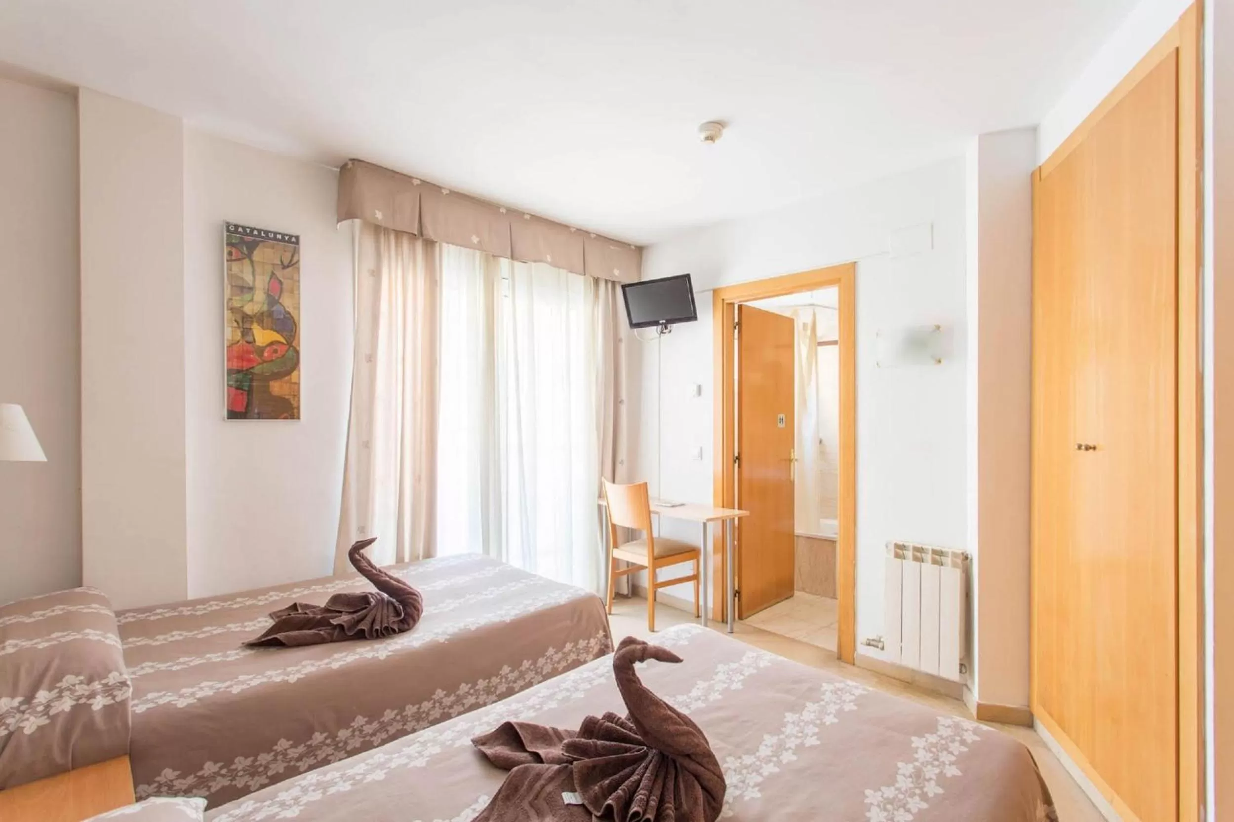 Photo of the whole room, Seating Area in Hotel Cosmos Tarragona